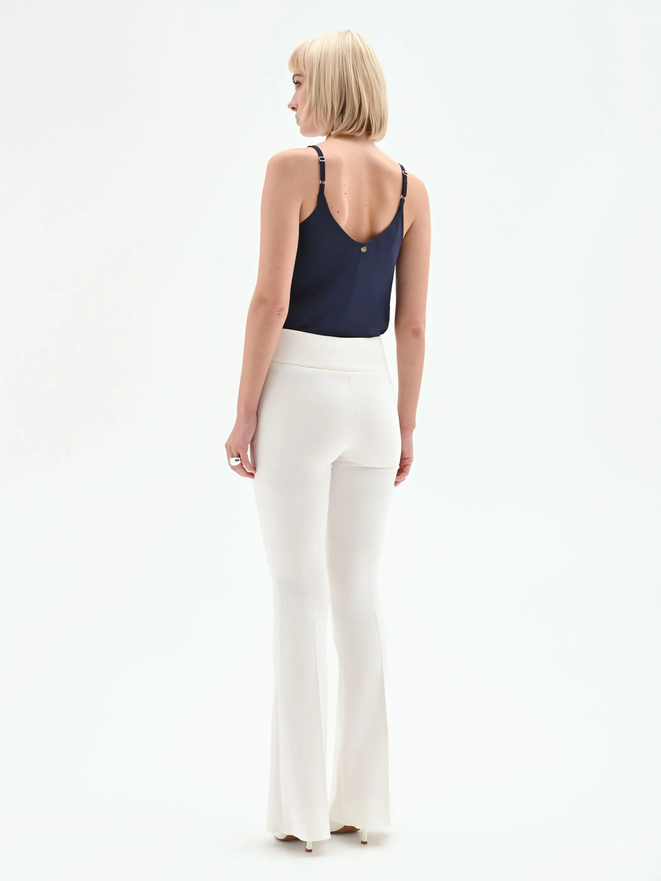 Pantalone a zampa bianco in tessuto tecnico - Image 3