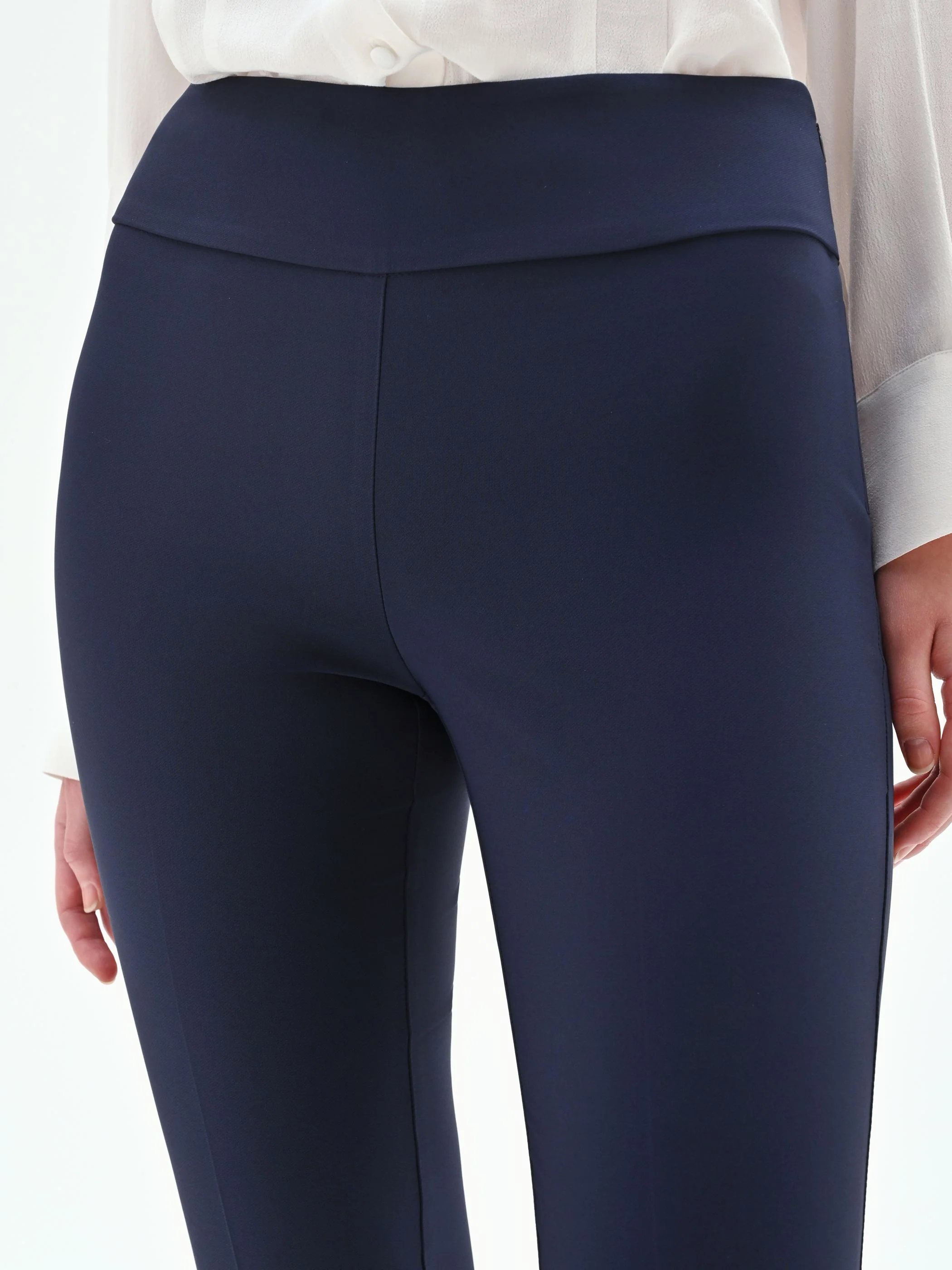 Pantalone a zampa blu in tessuto tecnico - Image 3