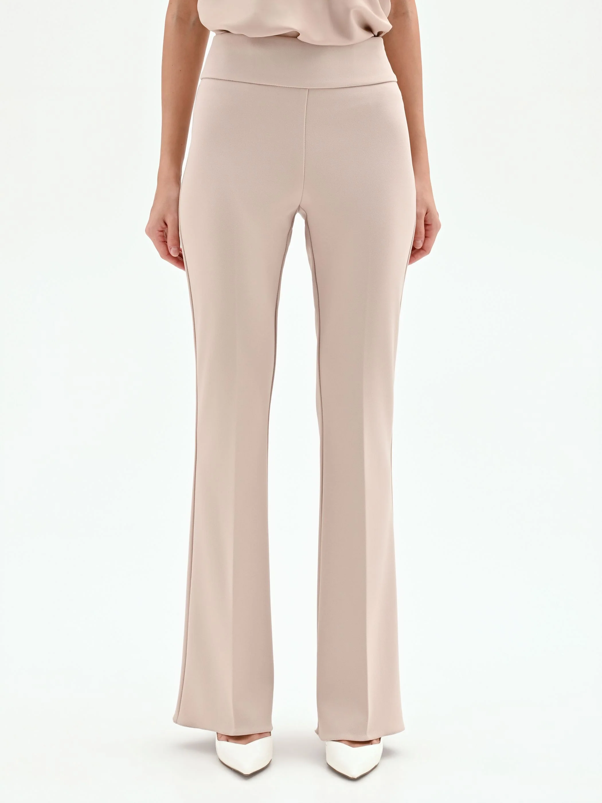 Pantalone a zampa tortora beige in scuba crèpe - Image 2