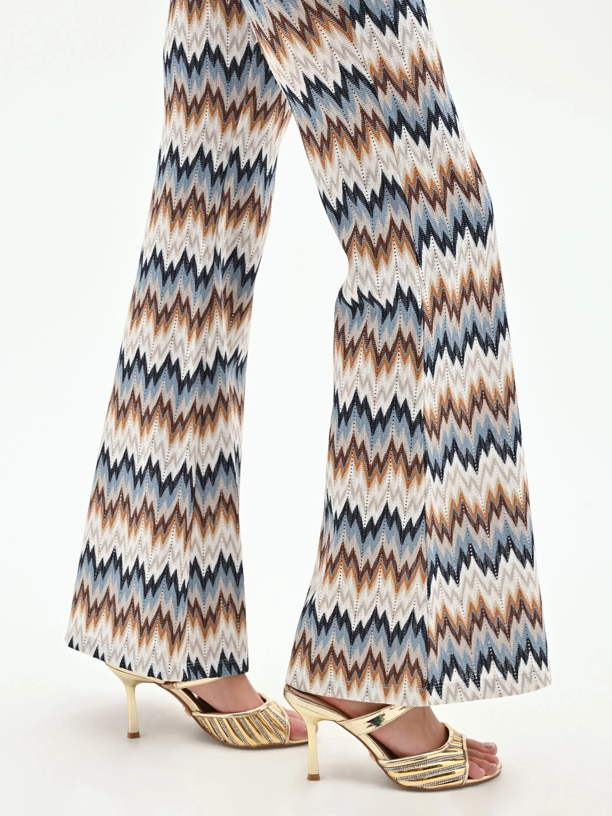 Pantalone azzurro con motivo chevron - Image 5