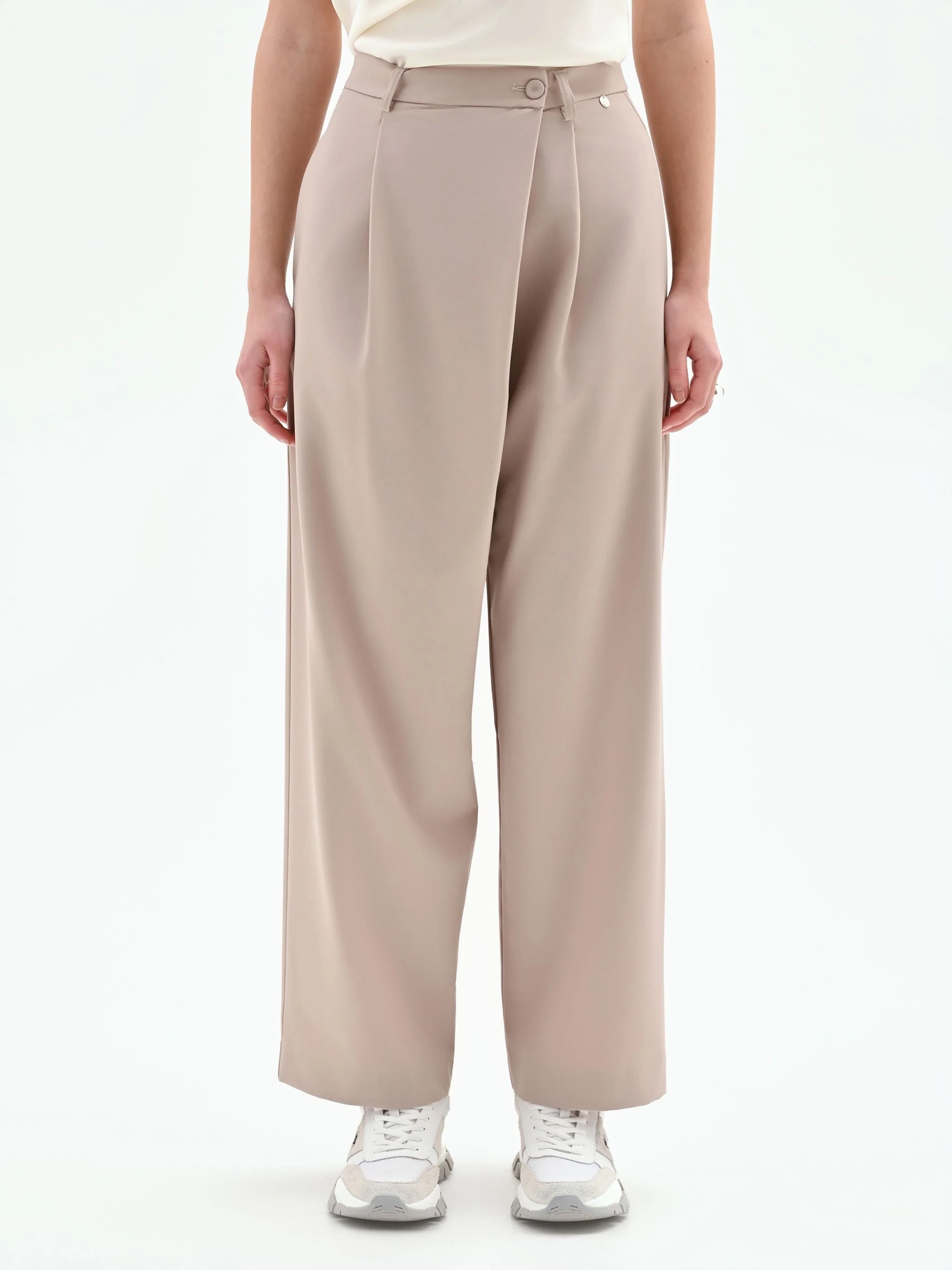 Pantalone carrot fit tortora beige a portafoglio - Image 2