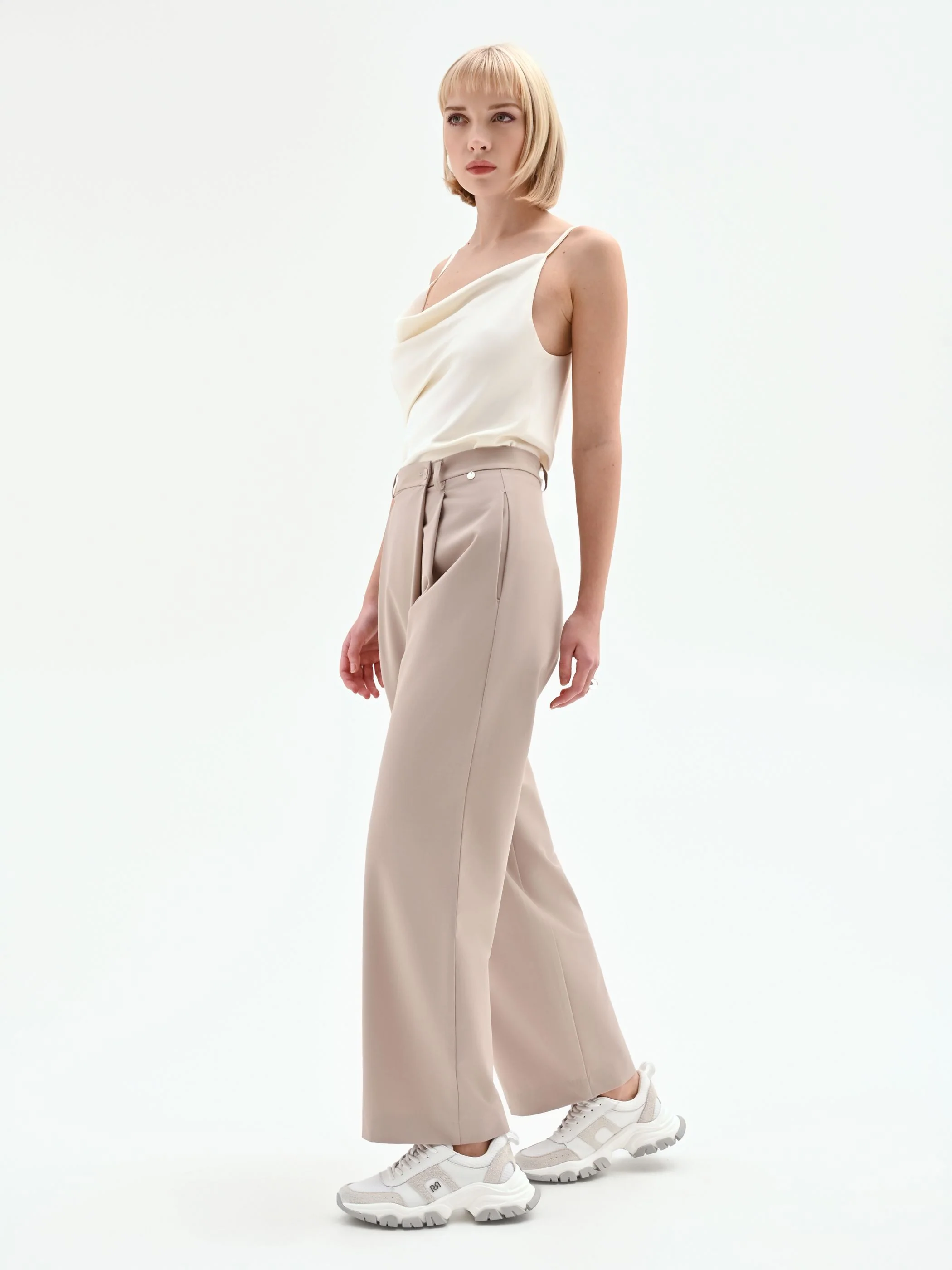 Pantalone carrot fit tortora beige a portafoglio - Image 4