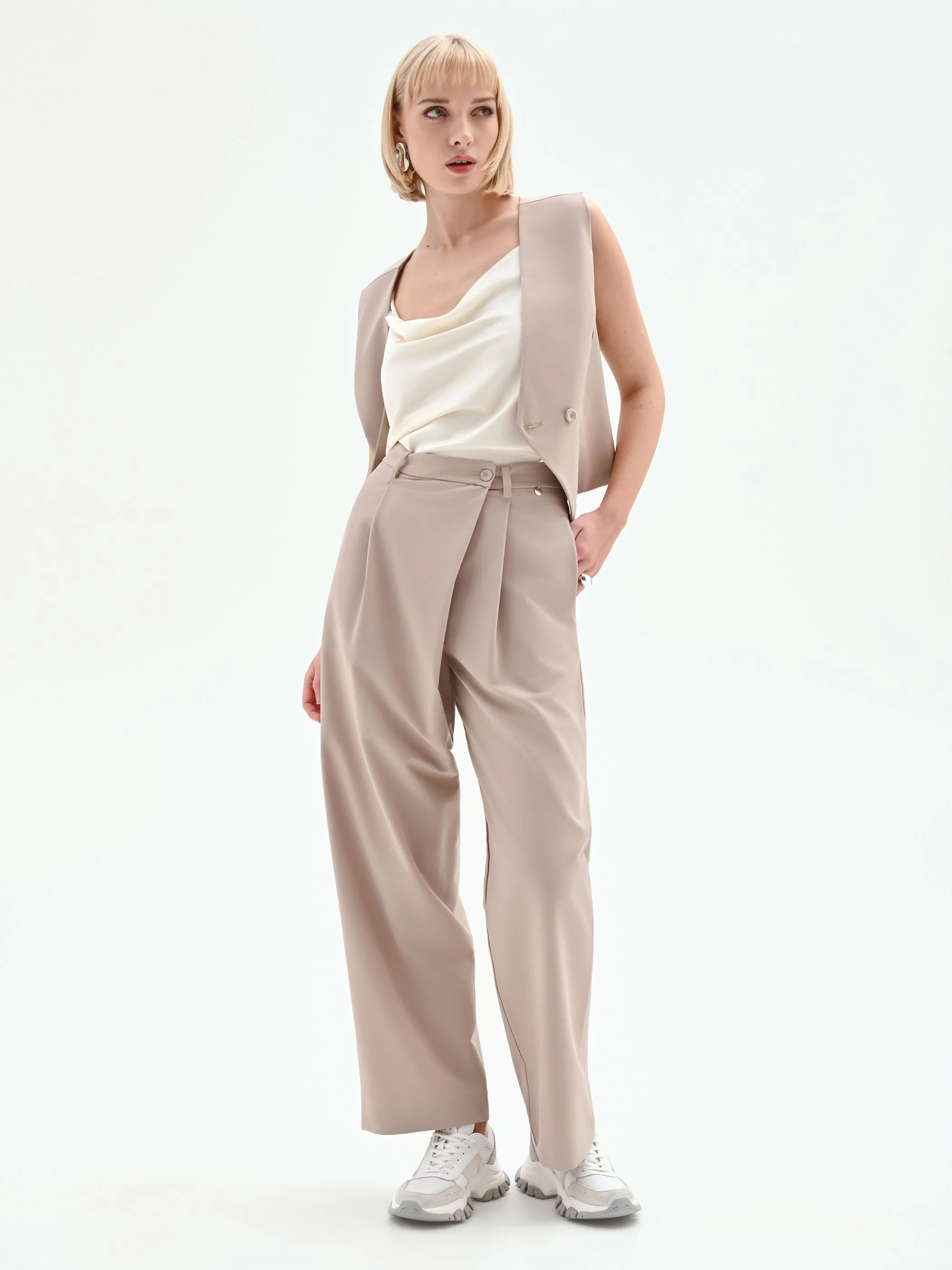 Pantalone carrot fit tortora beige a portafoglio - Image 7