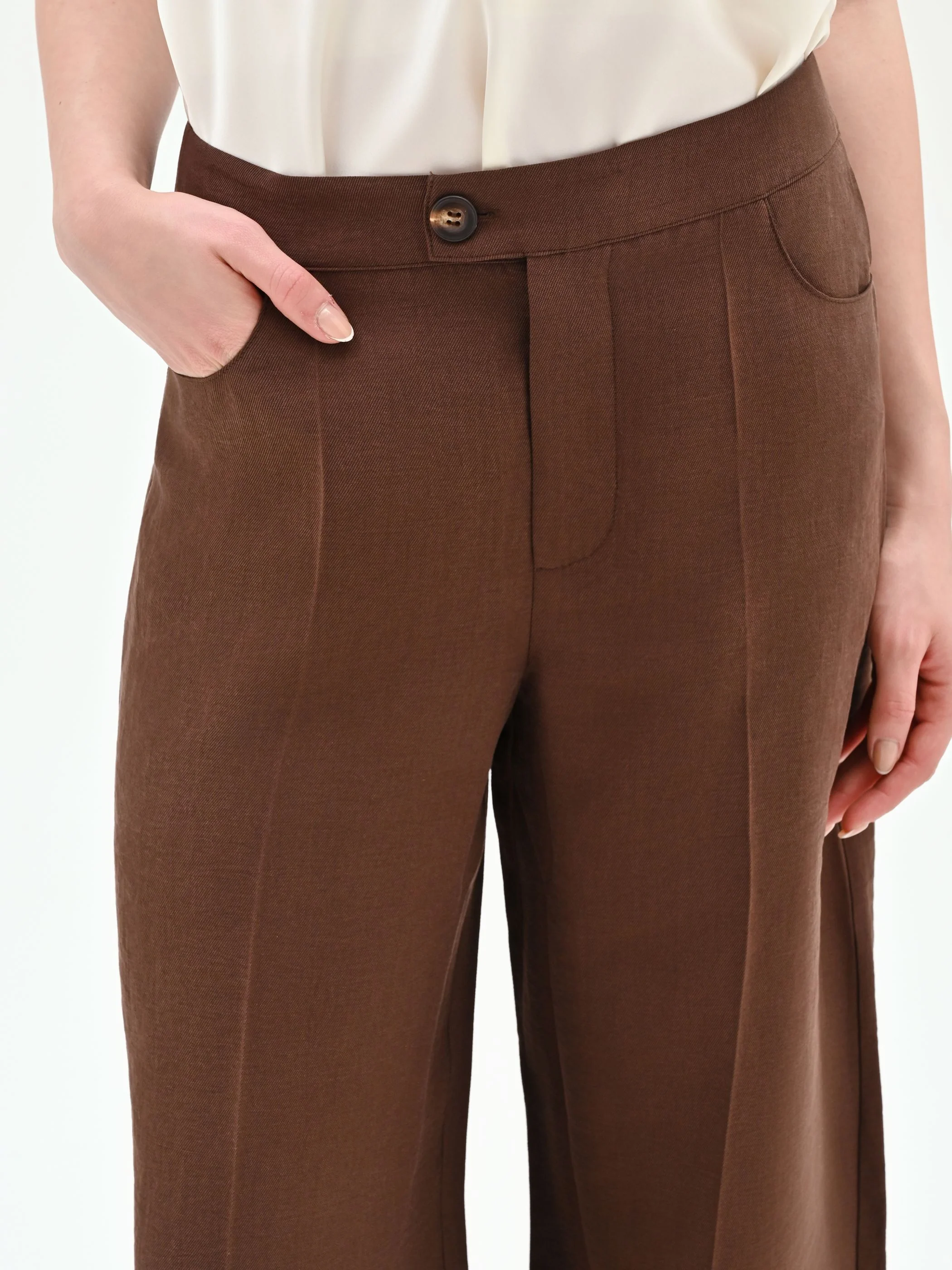 Pantalone cioccolato a palazzo con pinces - Image 3