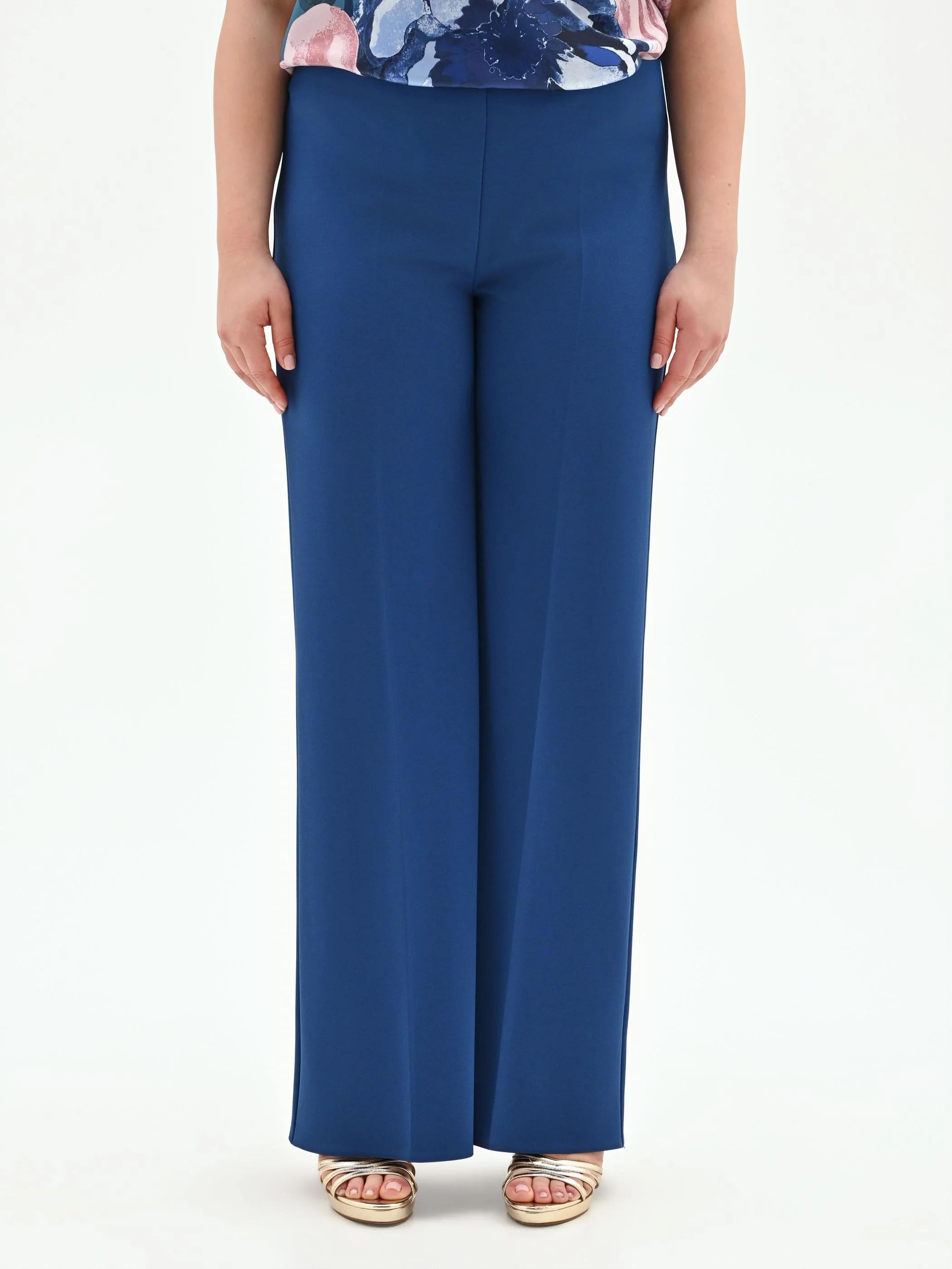 Pantalone Curvy  a palazzo blu brillante in scuba mano crepe - Image 4