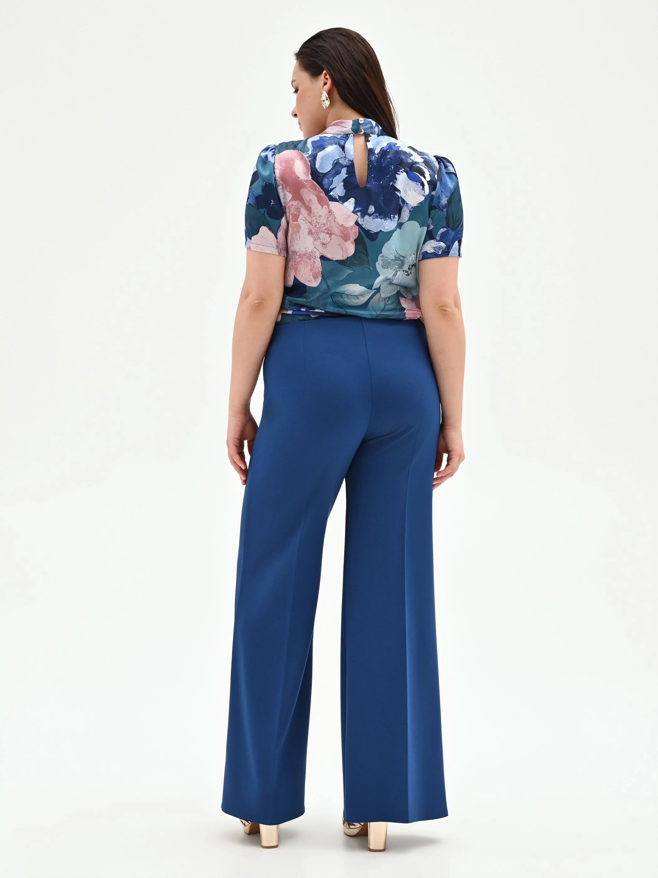 Pantalone Curvy  a palazzo blu brillante in scuba mano crepe - Image 5