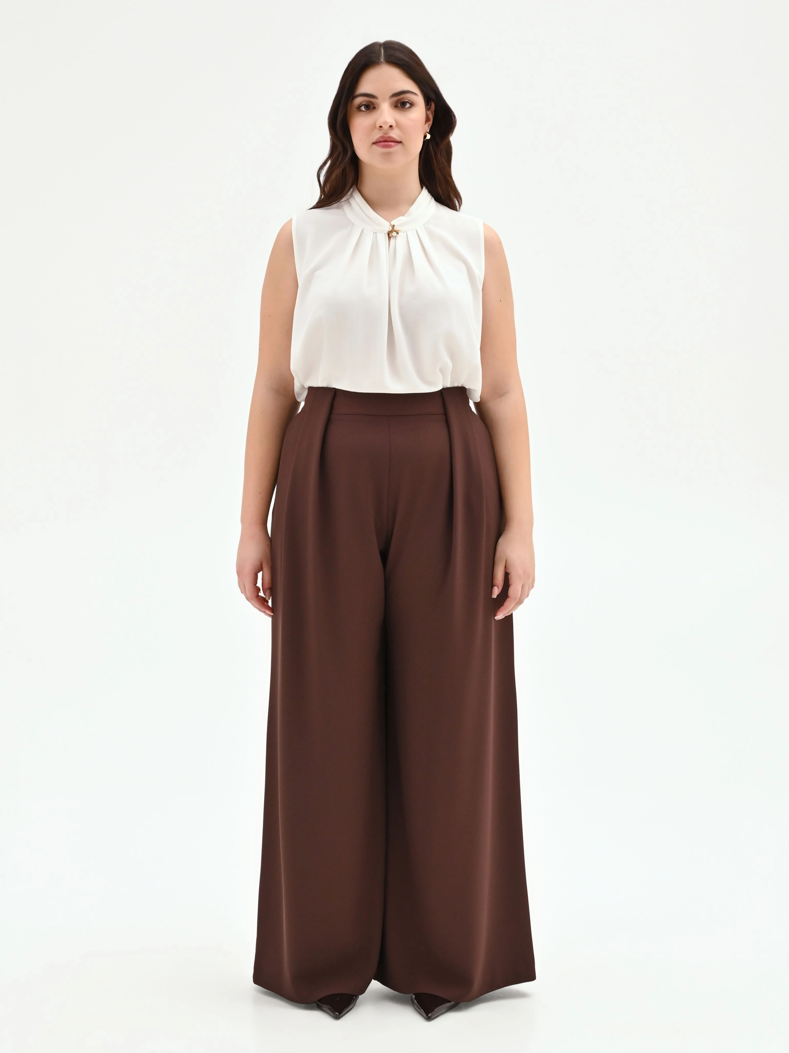 Pantalone curvy a palazzo cioccolato con pinces - Image 3