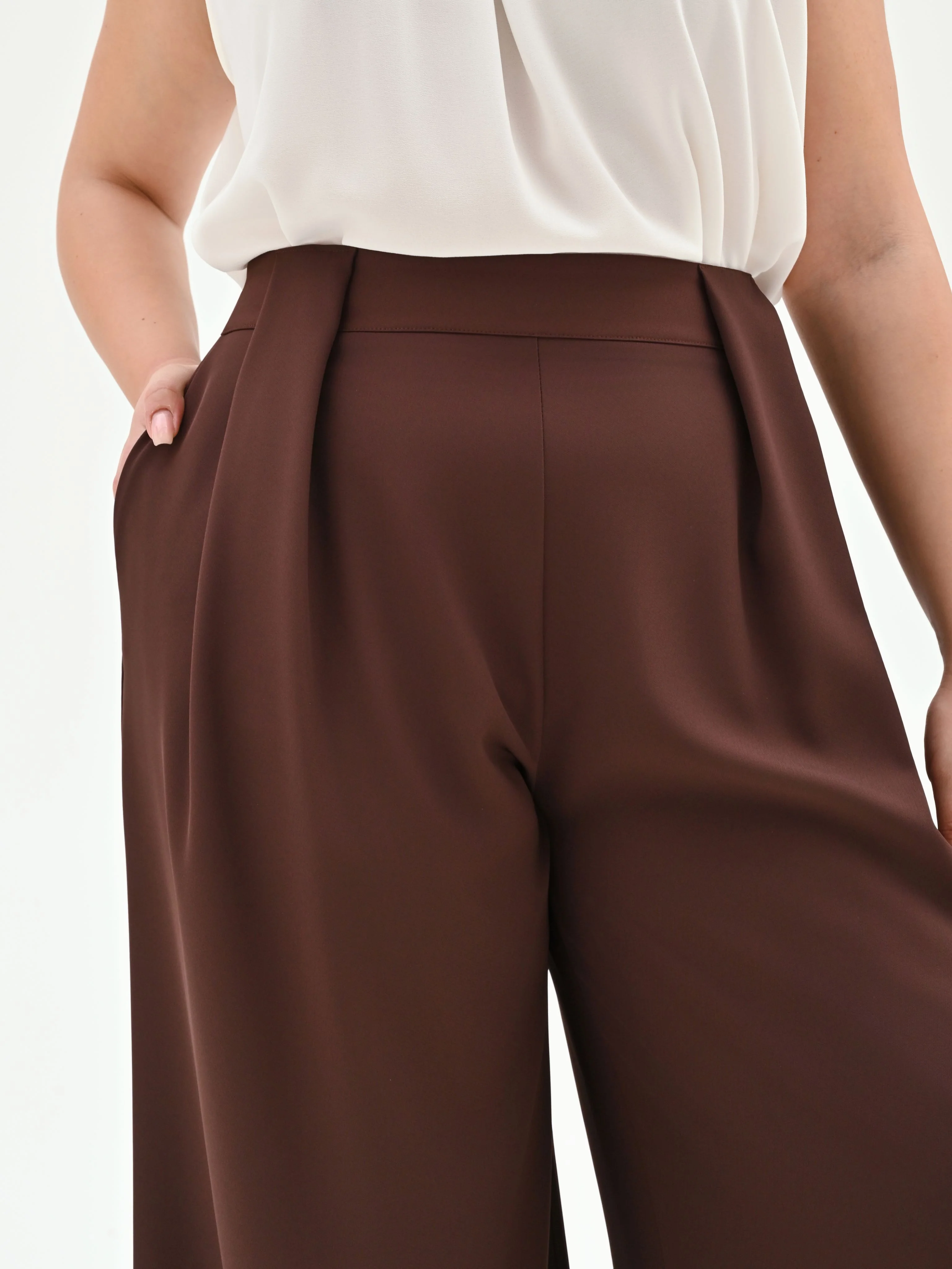 Pantalone curvy a palazzo cioccolato con pinces - Image 5