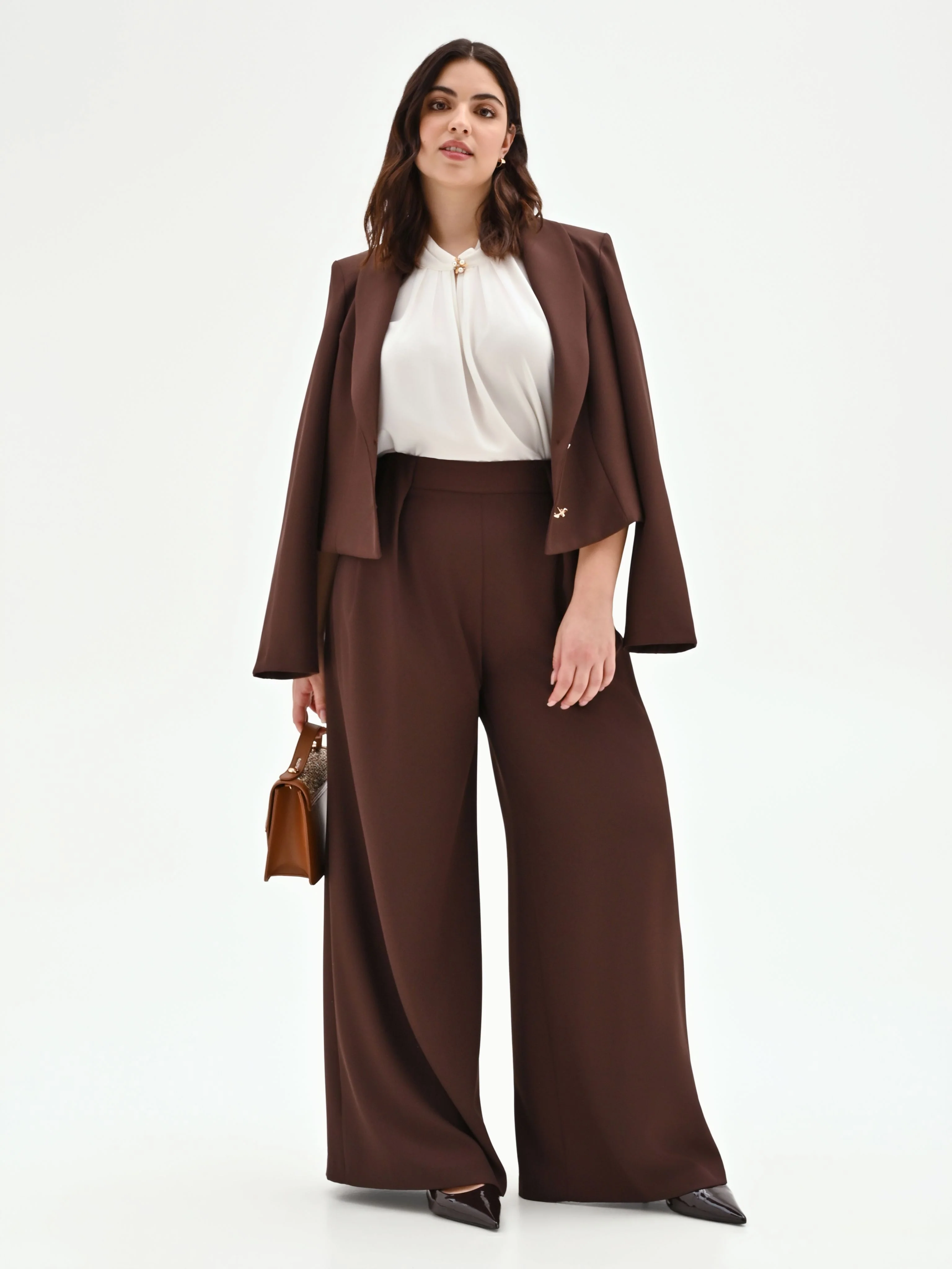 Pantalone curvy a palazzo cioccolato con pinces - Image 6