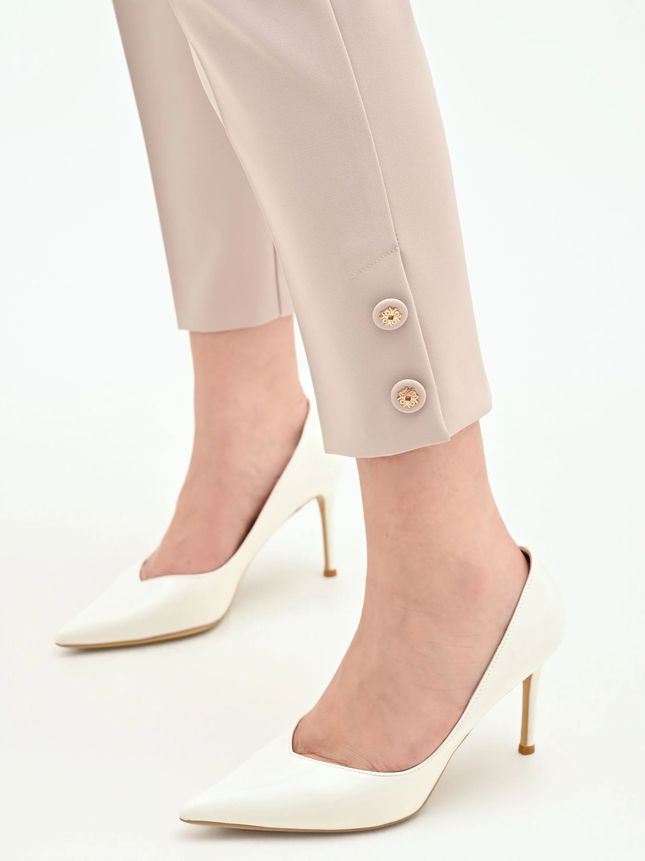 Pantalone Curvy tortora beige in tessuto tecnico - Image 3