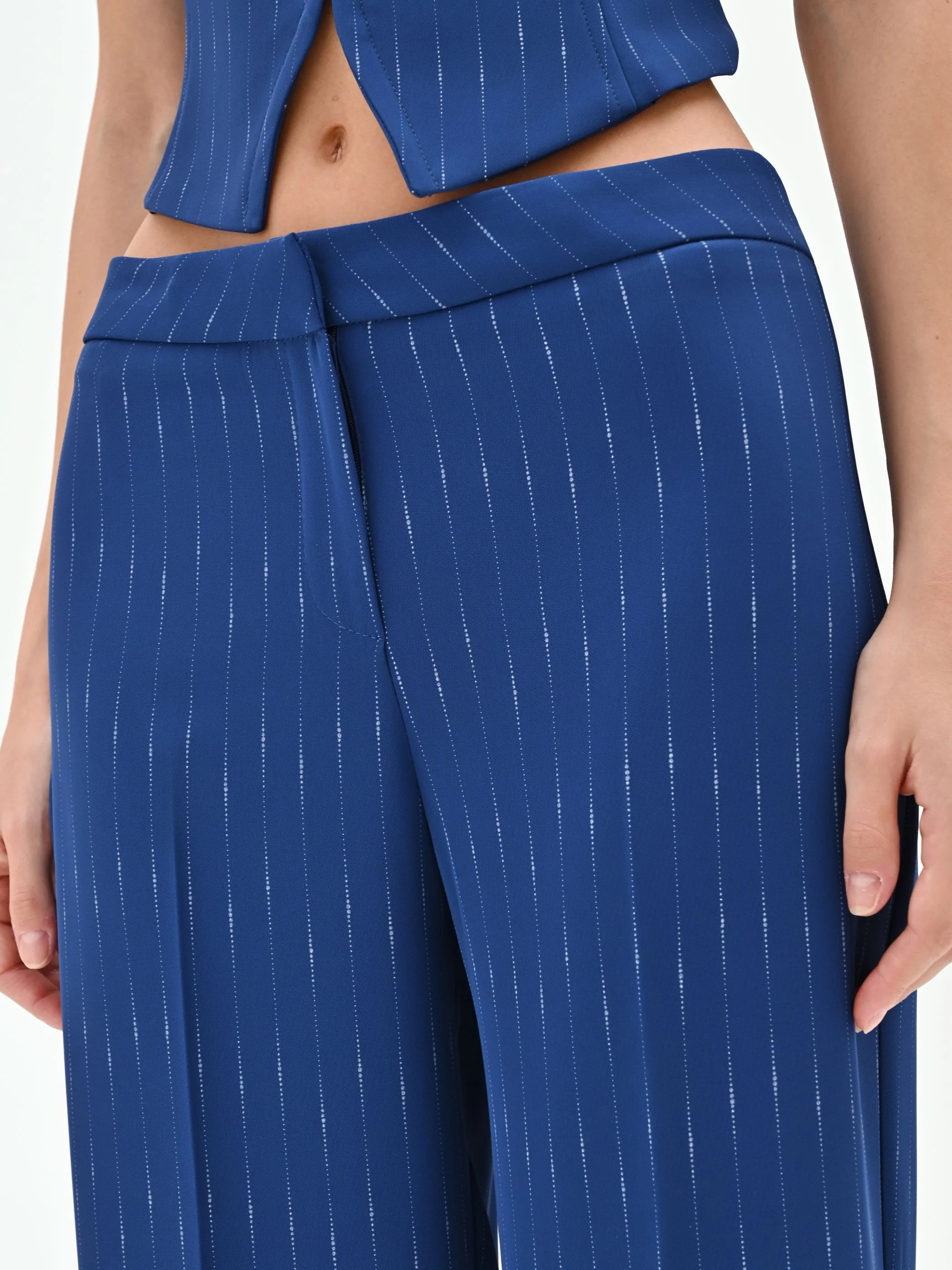 Pantalone gessato gamba ampia blu brillante a vita bassa - Image 4