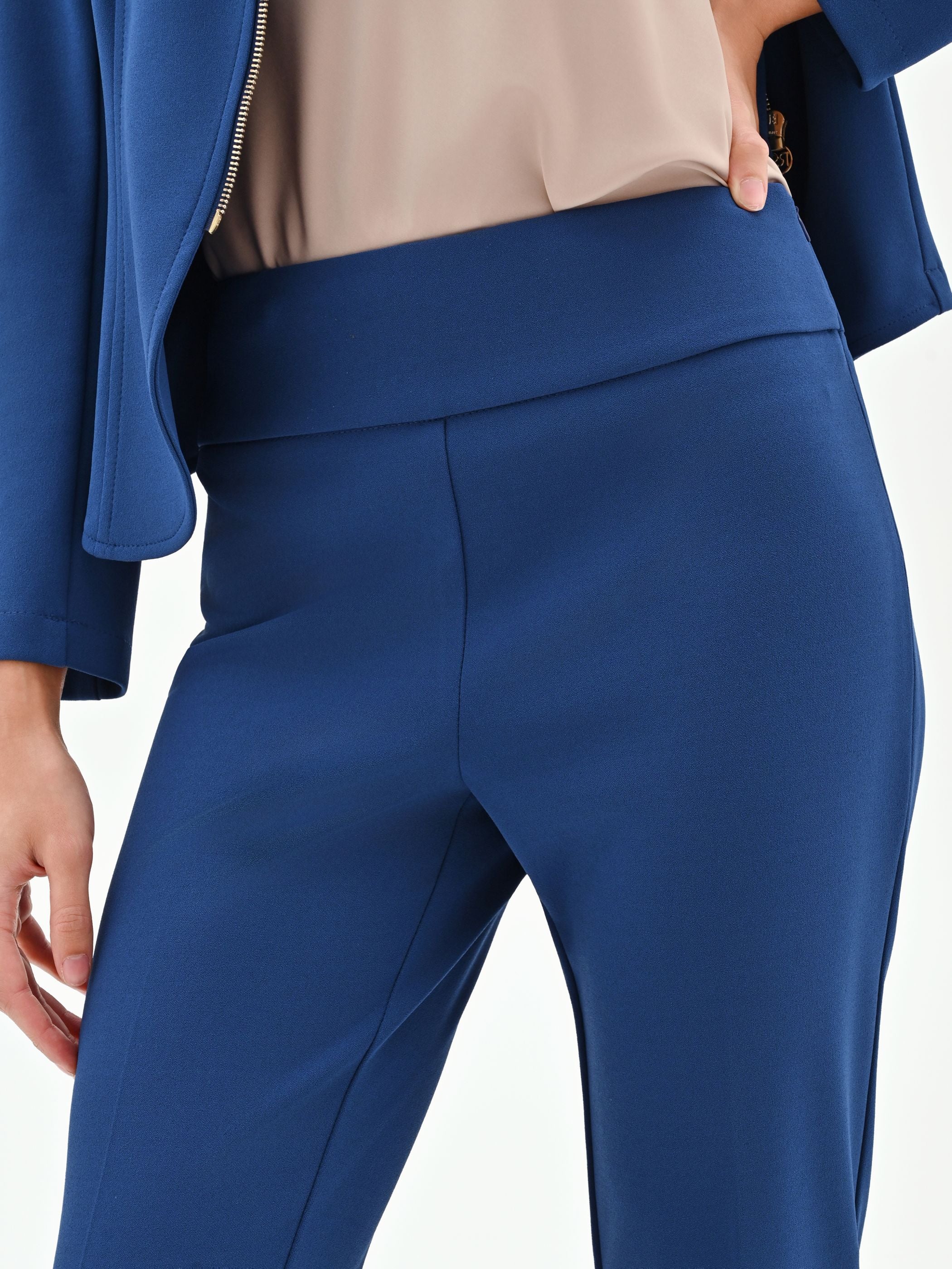 Pantalone mid flared blu brillante con fascione - Image 4