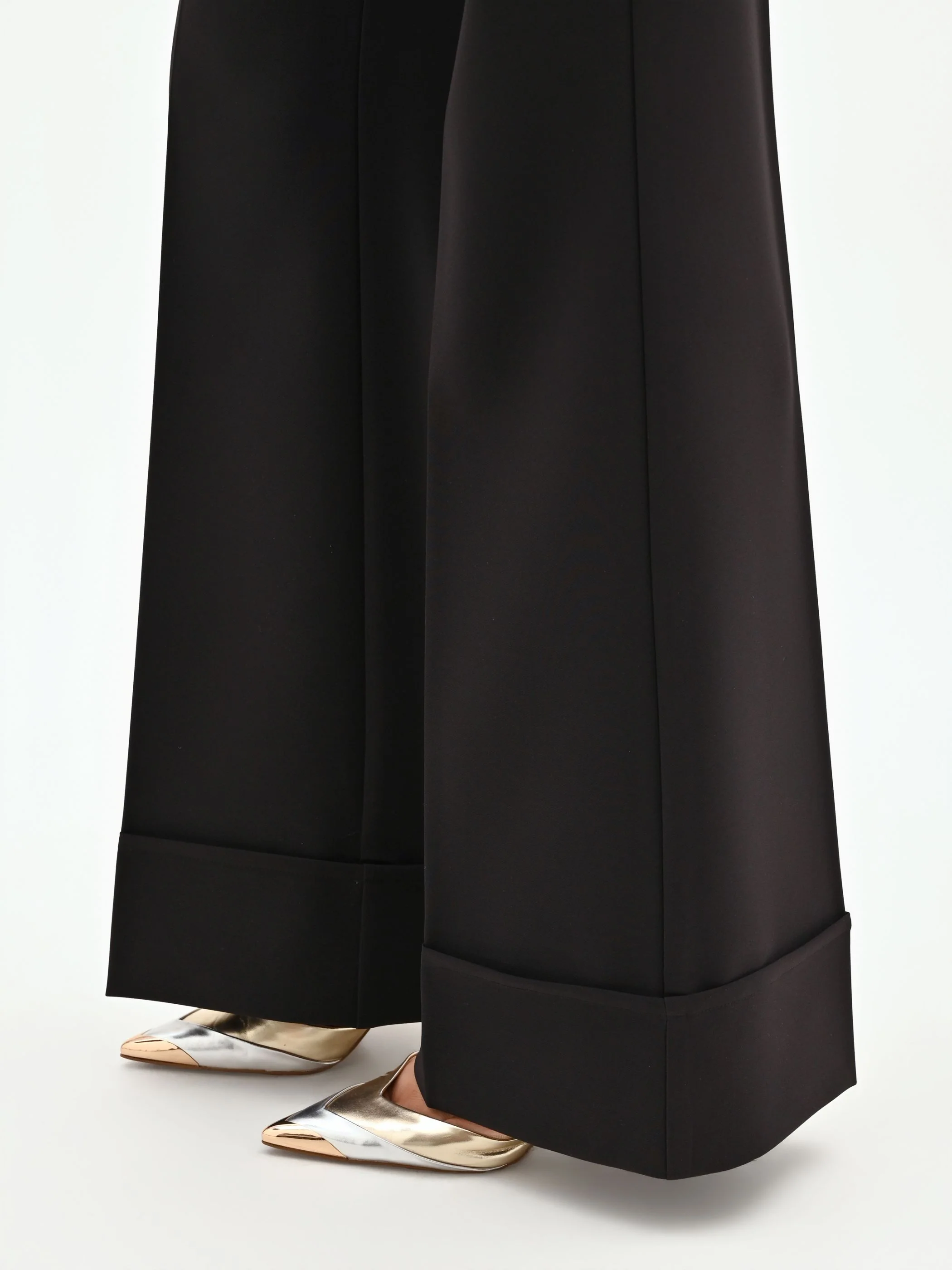 Pantalone nero a vita alta con risvolto - Image 4