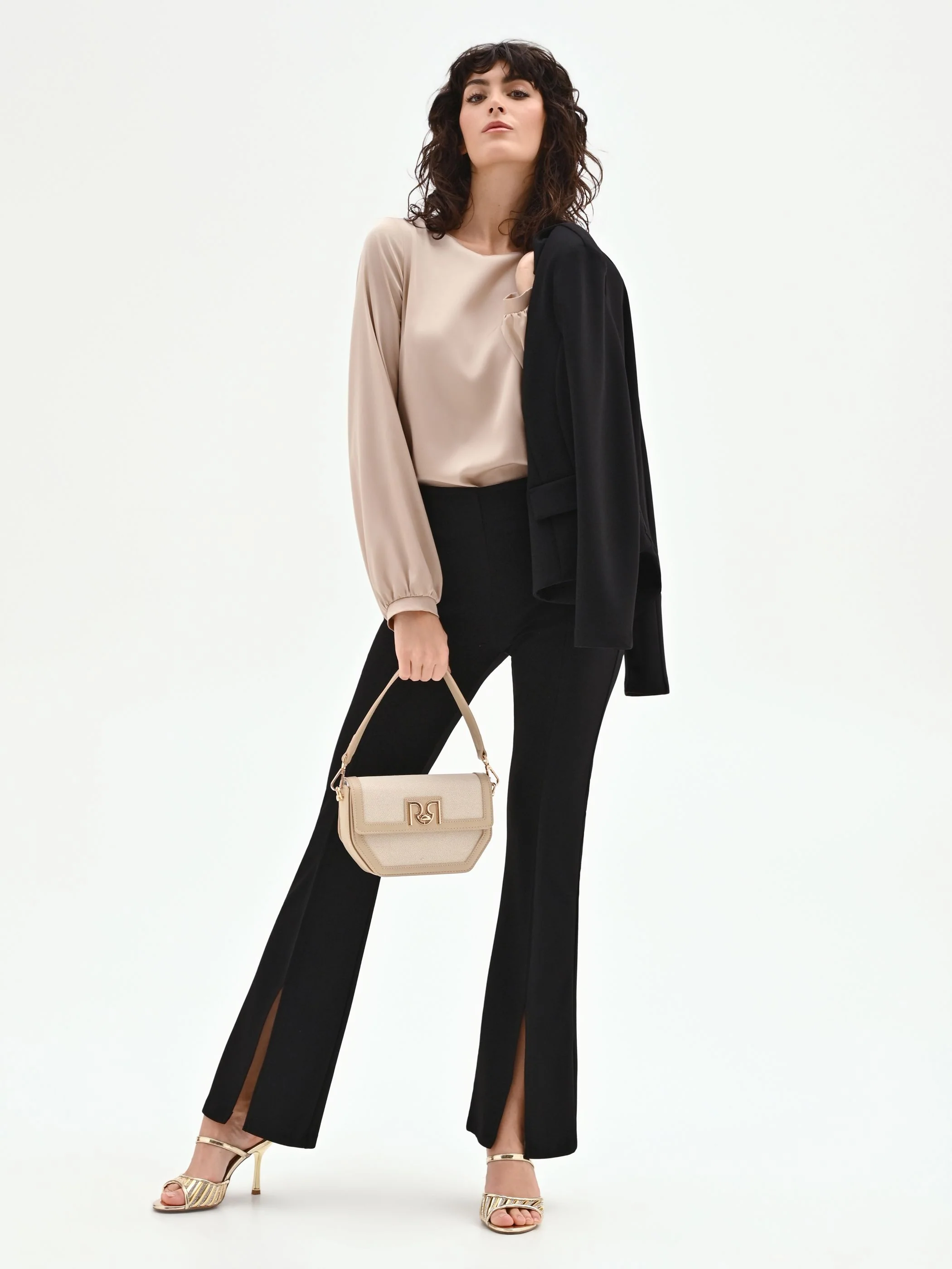 Pantalone nero flared con spacco frontale - Image 7
