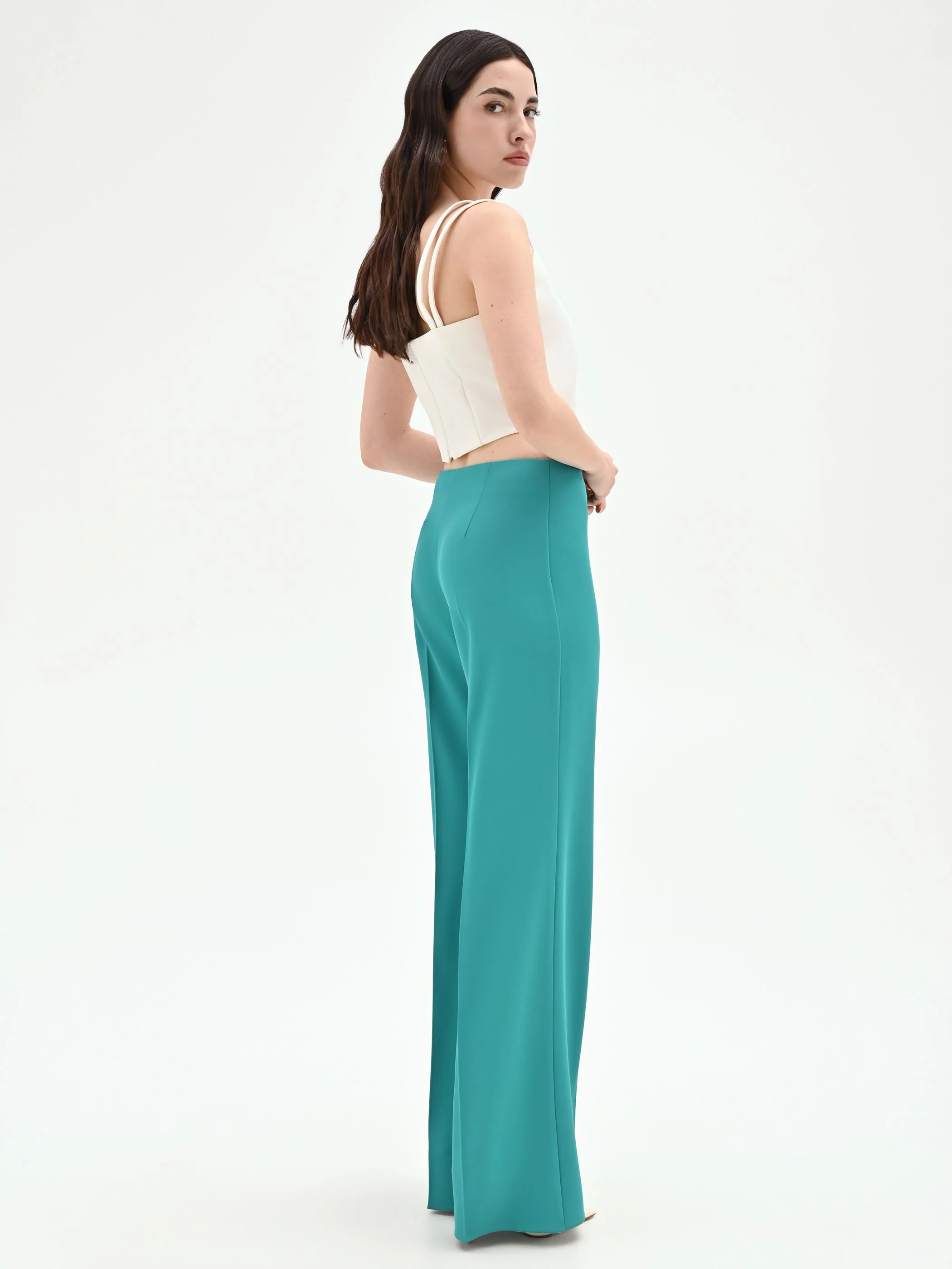 Pantalone palazzo turchese azzurro dalla linea fluida - Image 3