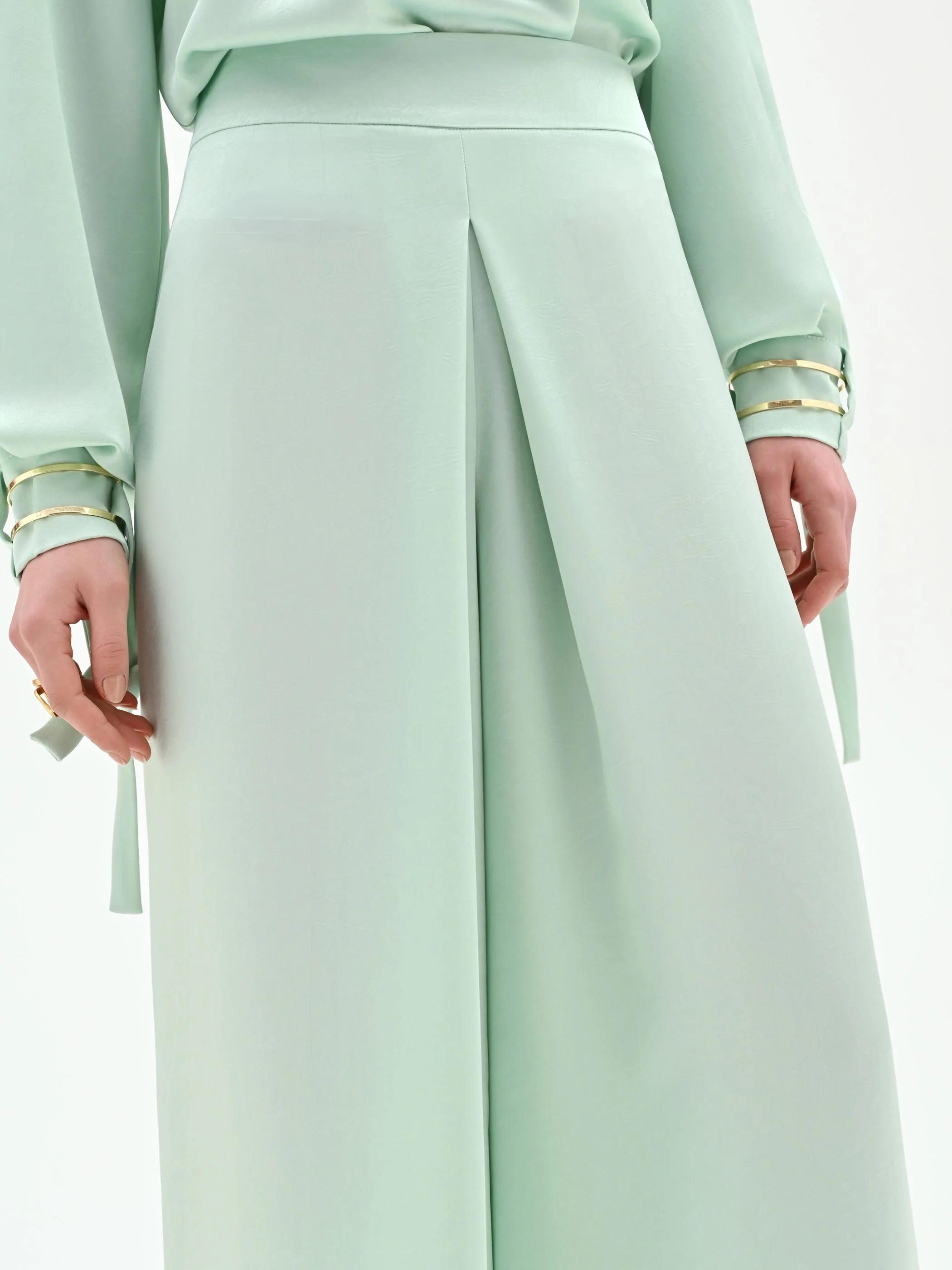 Pantalone palazzo verde menta con spacco frontale - Image 4