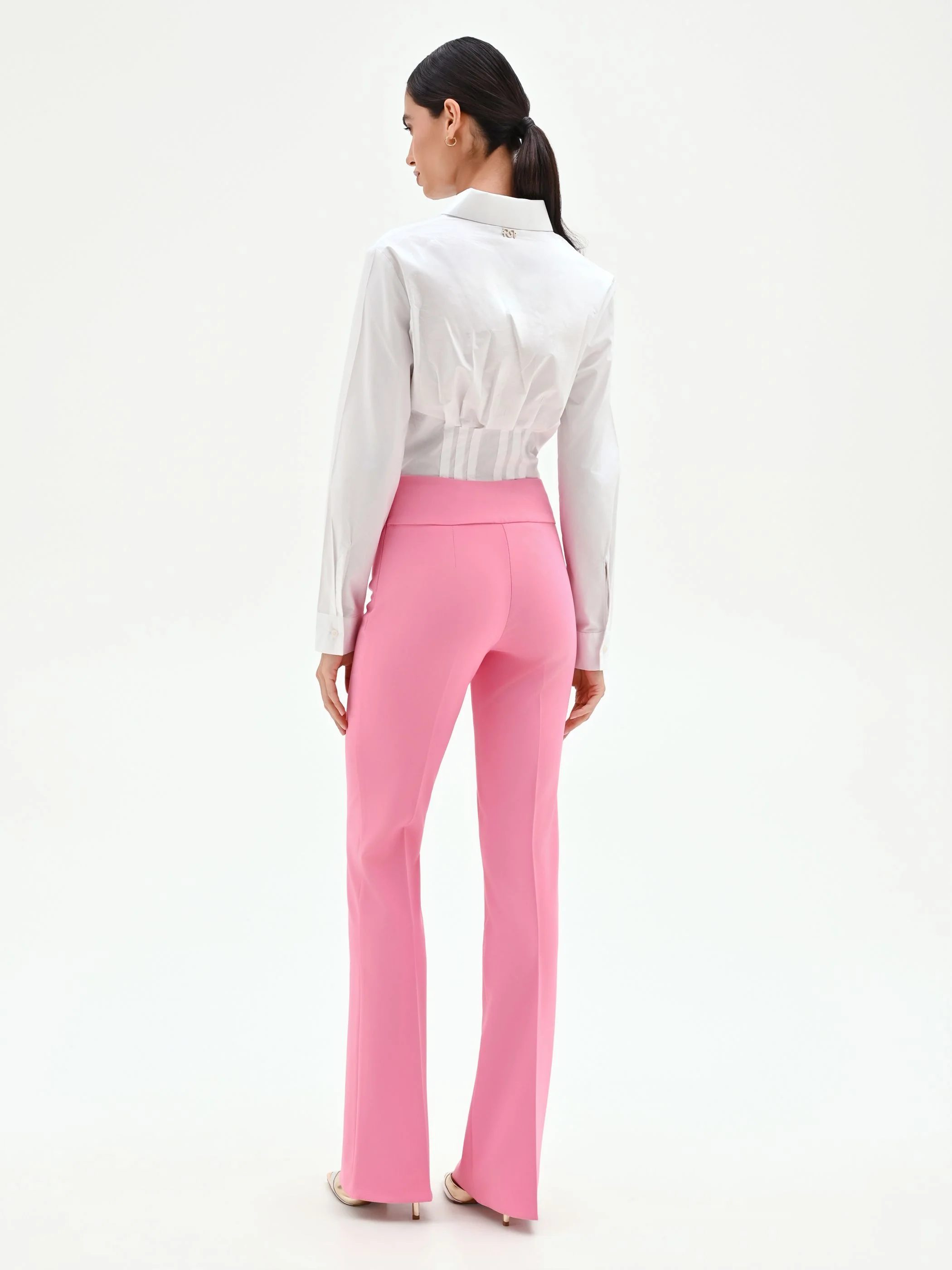 Pantalone rosa mid flared a vita alta con piega stirata - Image 2