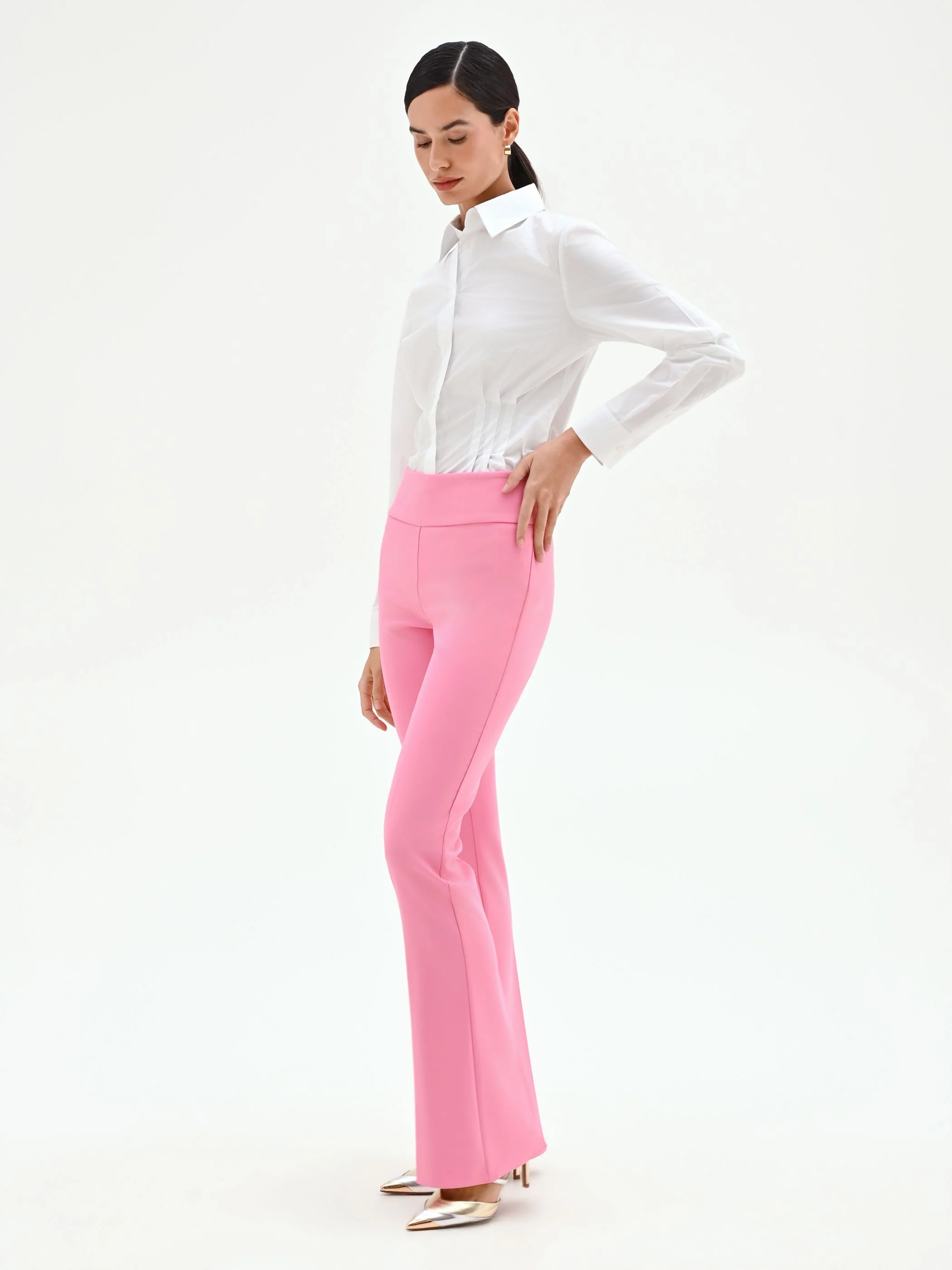 Pantalone rosa mid flared a vita alta con piega stirata - Image 5