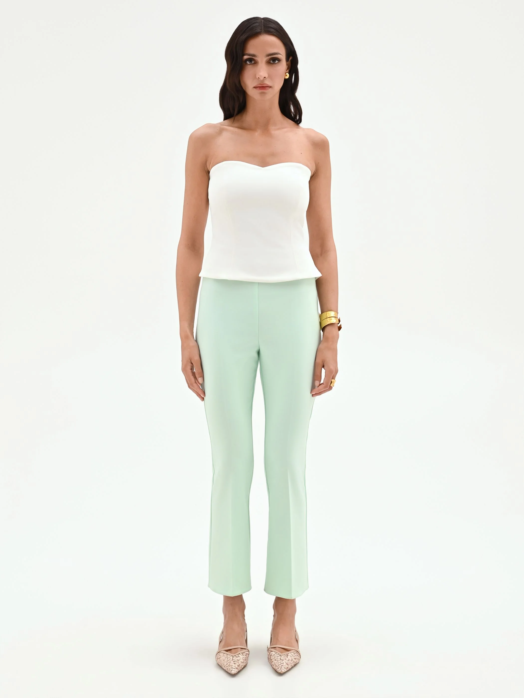 Pantalone verde menta dalla linea slim