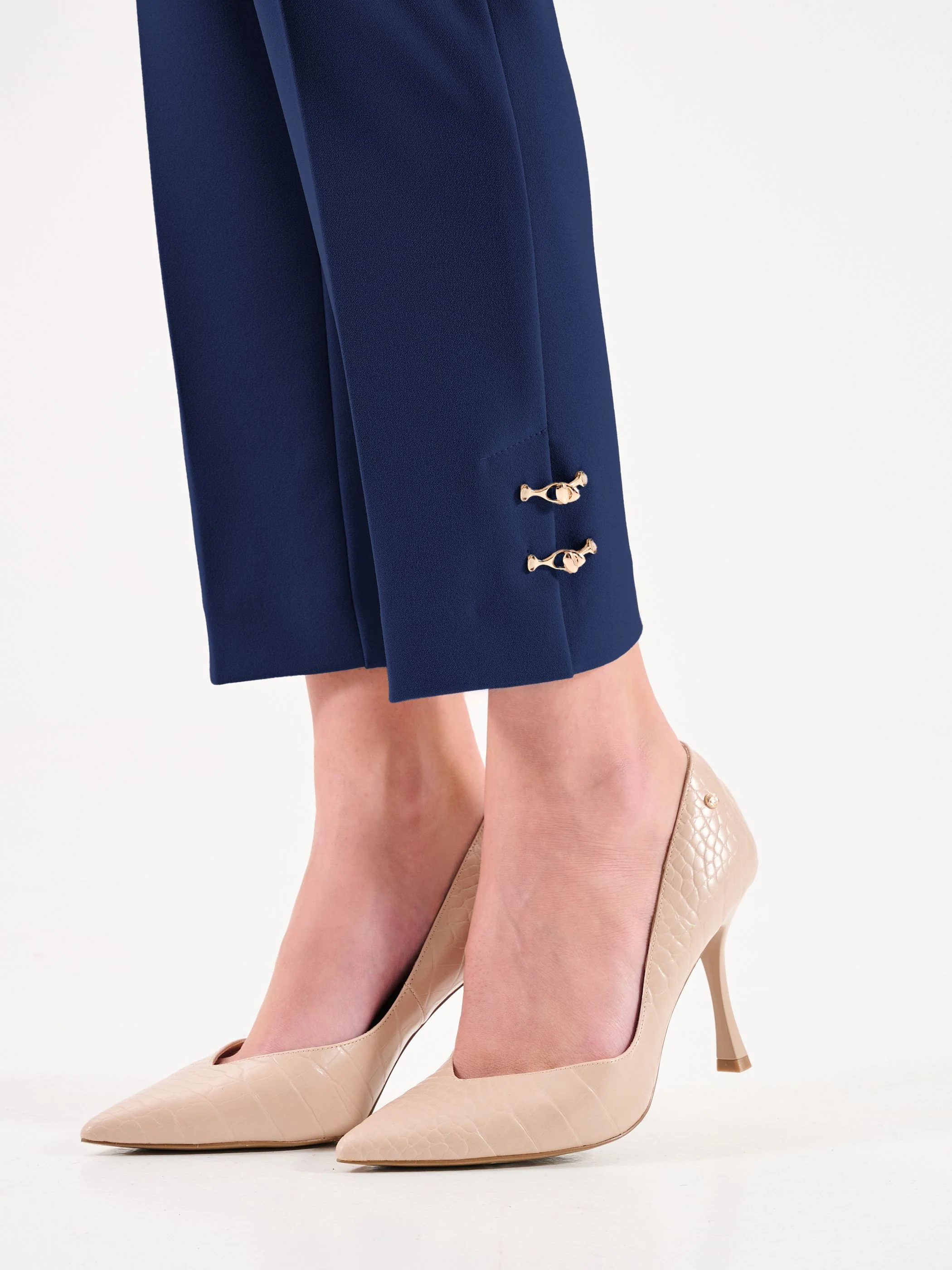 Pantaloni blu con bottoni dorati - Image 4