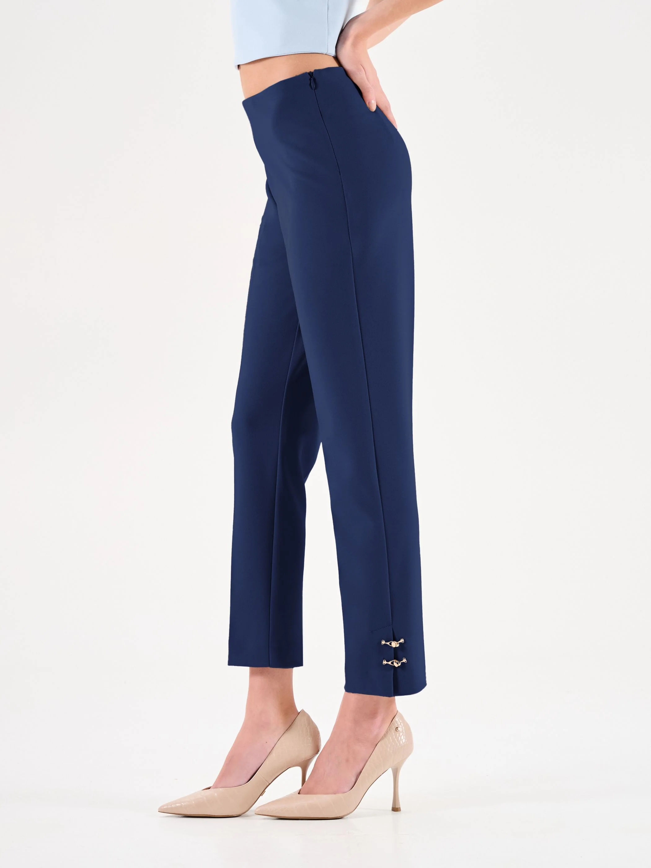 Pantaloni blu con bottoni dorati - Image 5