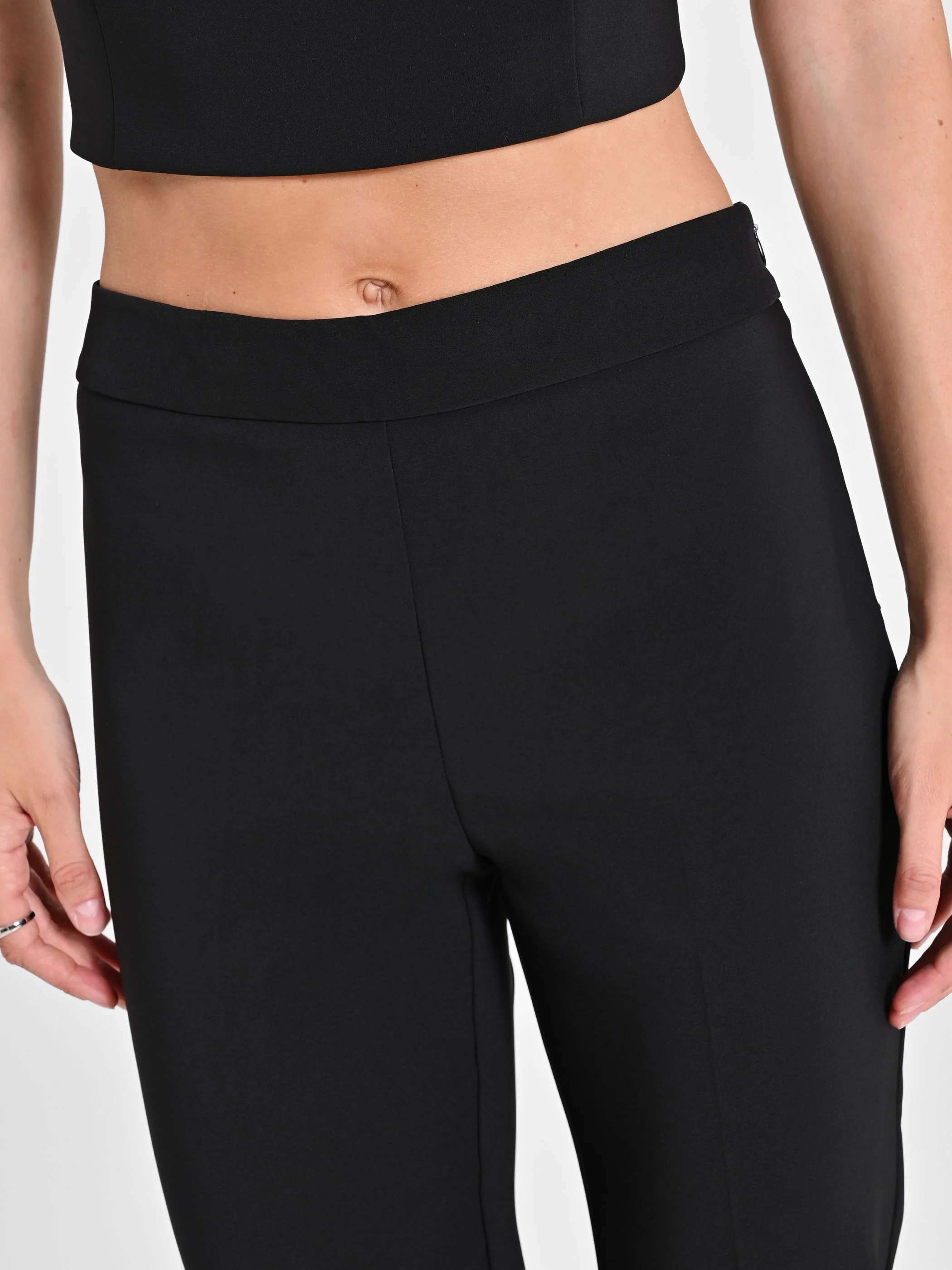 Pantaloni Mid Flared in Tessuto Tecnico - Image 3