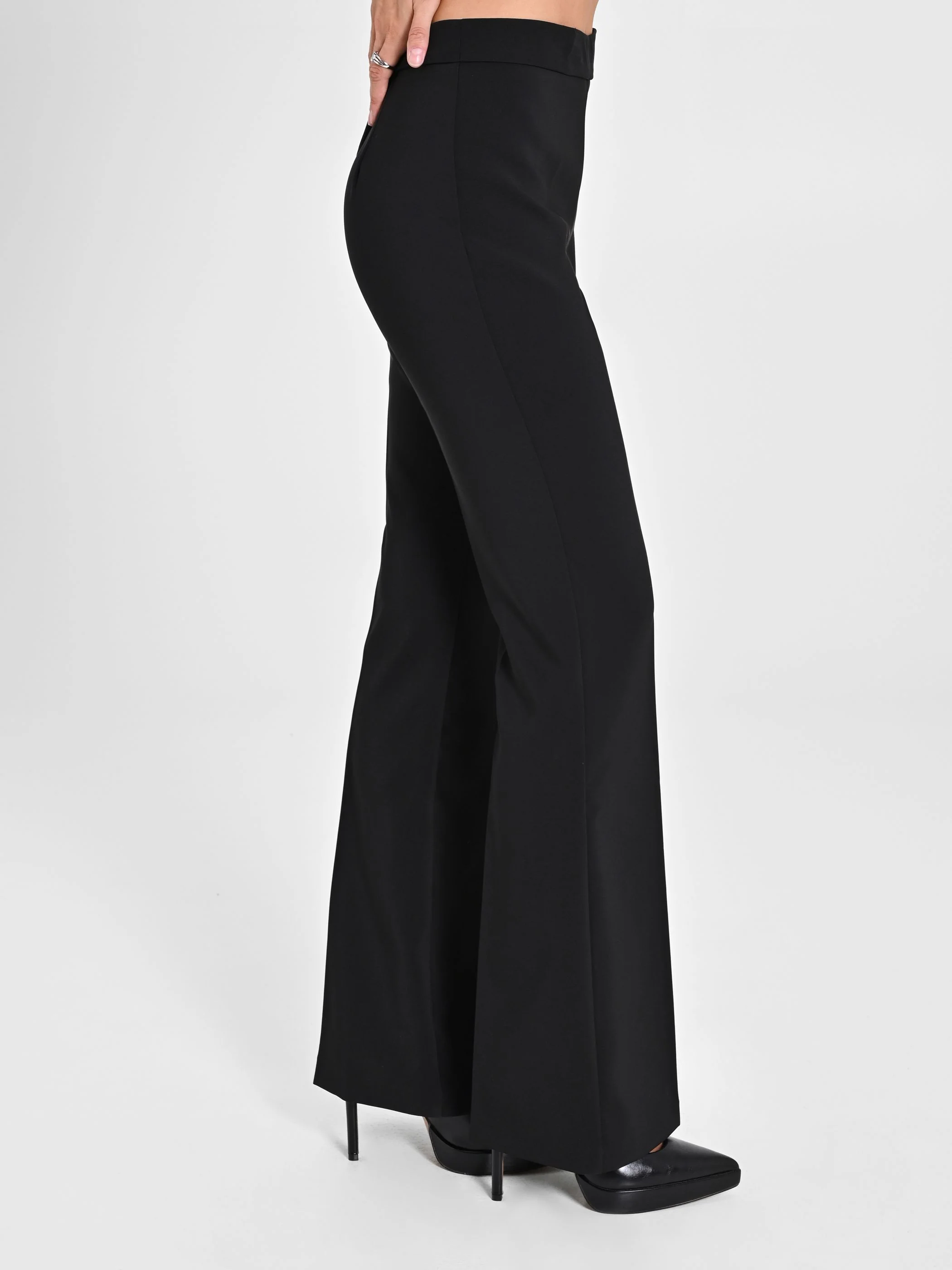 Pantaloni Mid Flared in Tessuto Tecnico - Image 4