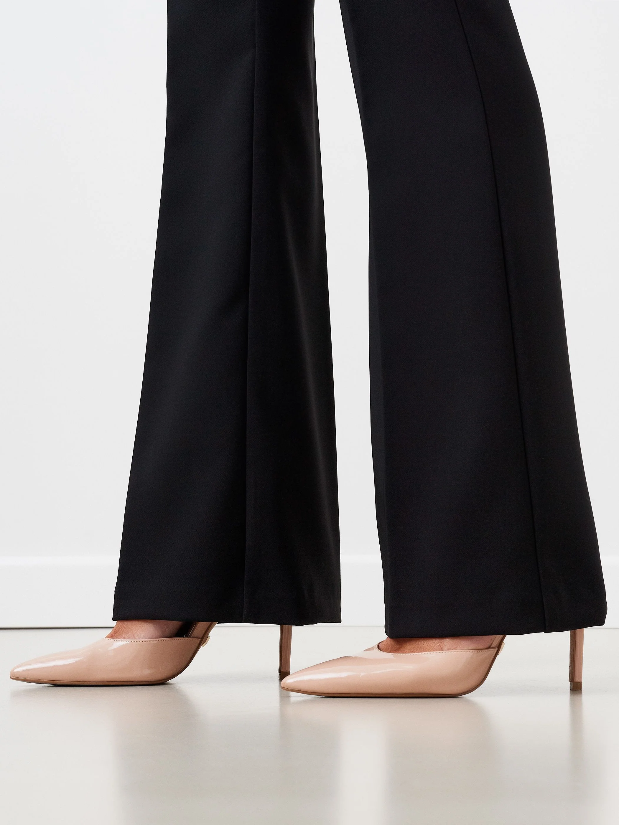 Pantaloni Mid Flared in Tessuto Tecnico - Image 7