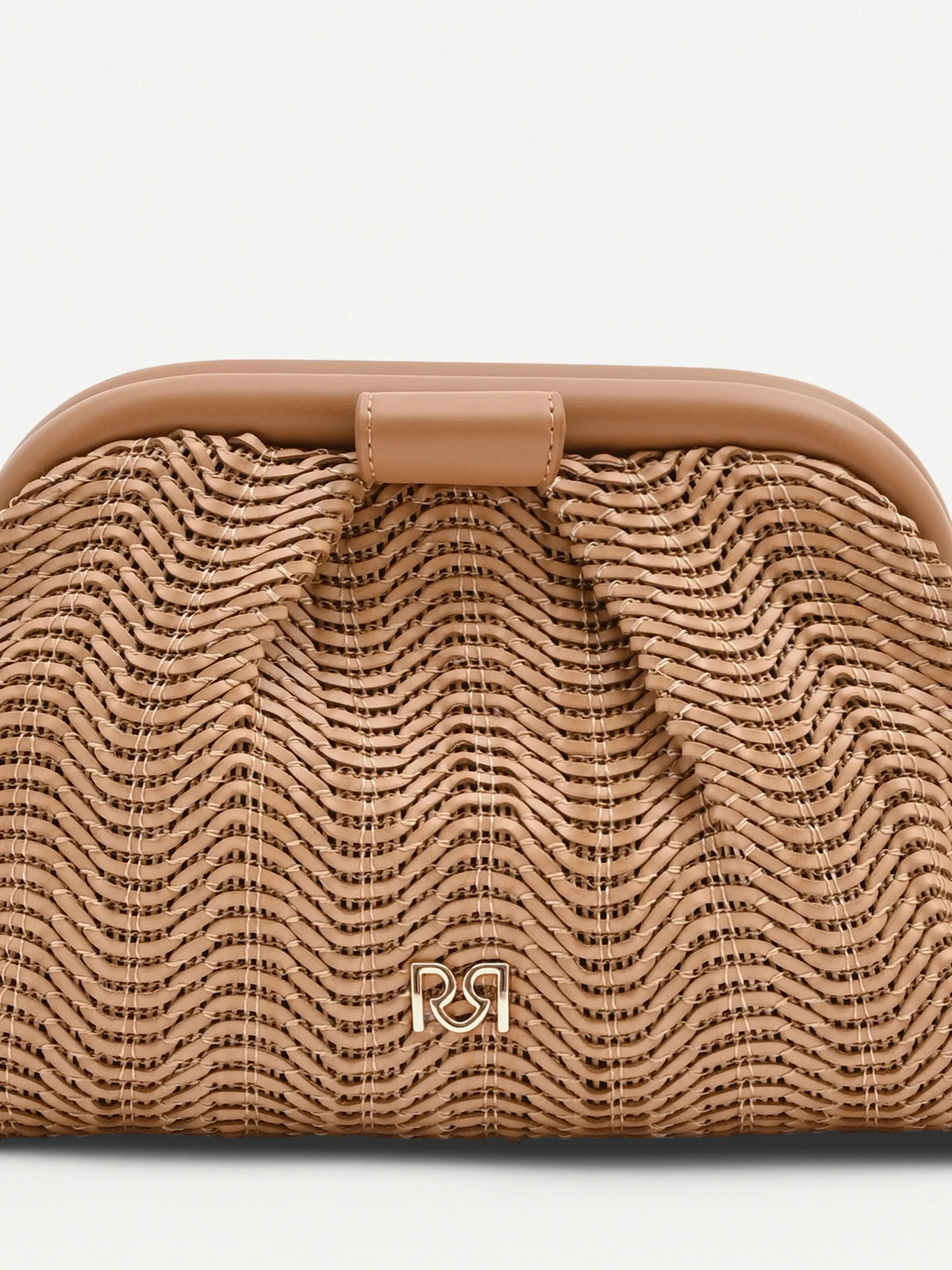 Pochette marrone cuoio con chiusura a fiocco - Image 3