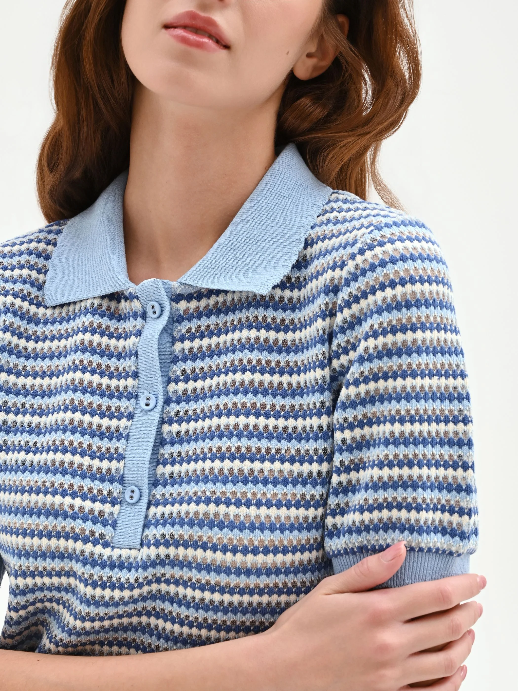 Polo in maglia azzurra a righe - Image 4