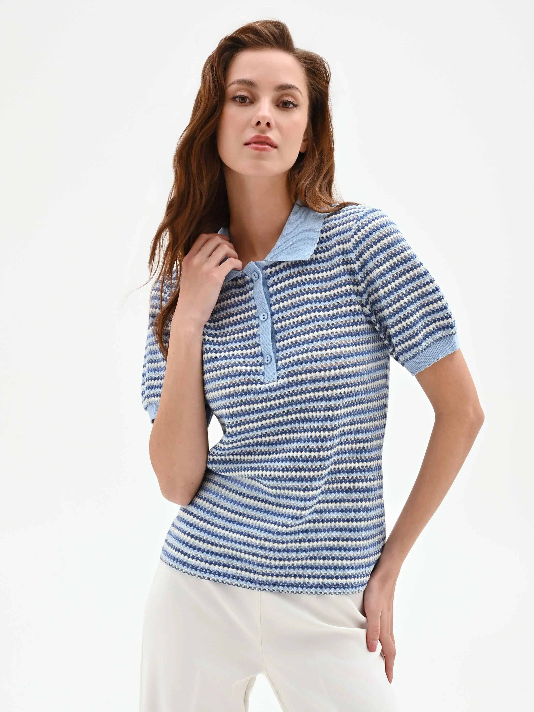 Polo in maglia azzurra a righe - Image 5