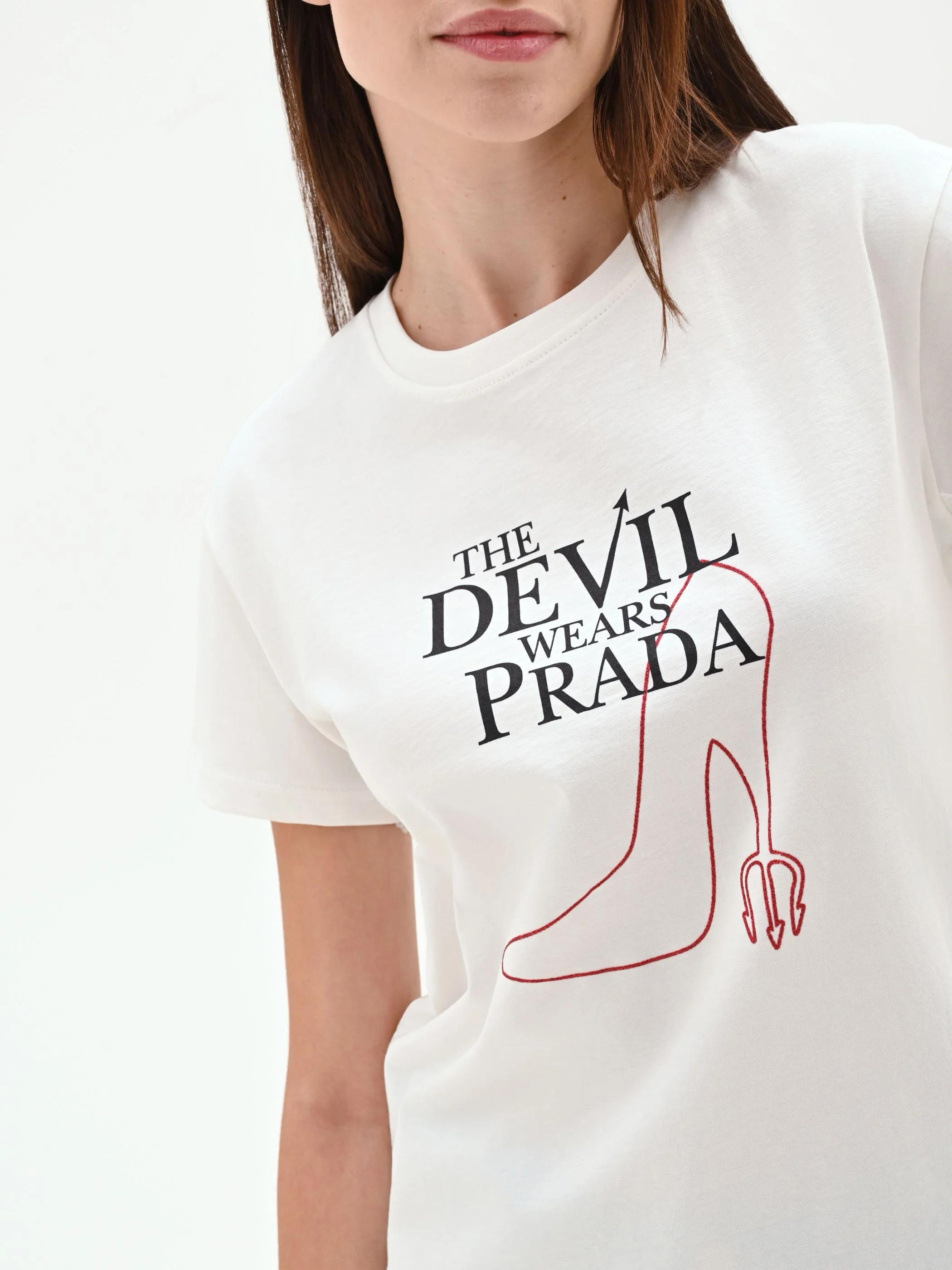 T-shirt bianca con stampa 'The Devil Wears Prada' in cotone - Image 5