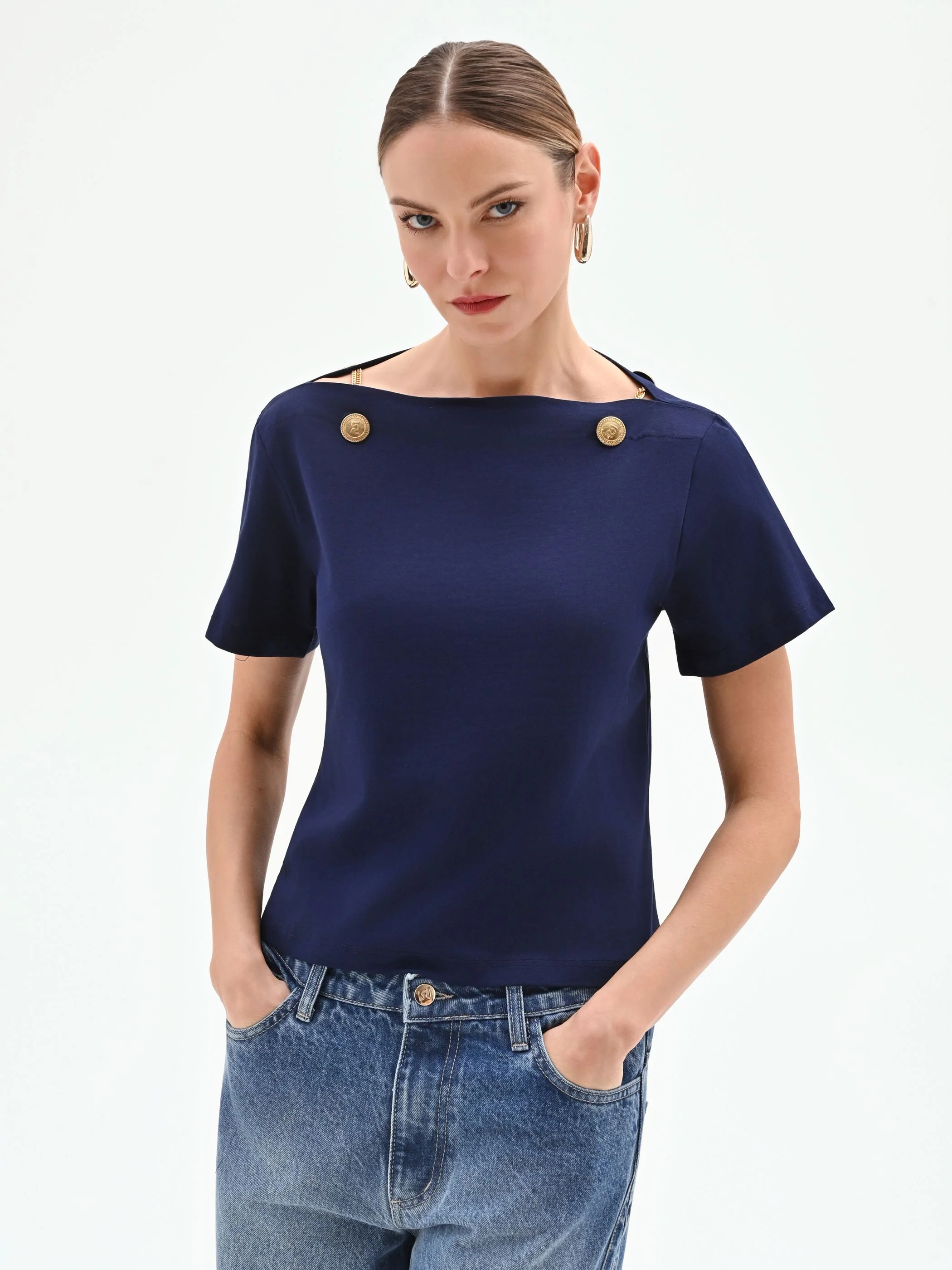 T-shirt blu navy con dettagli oro - Image 4