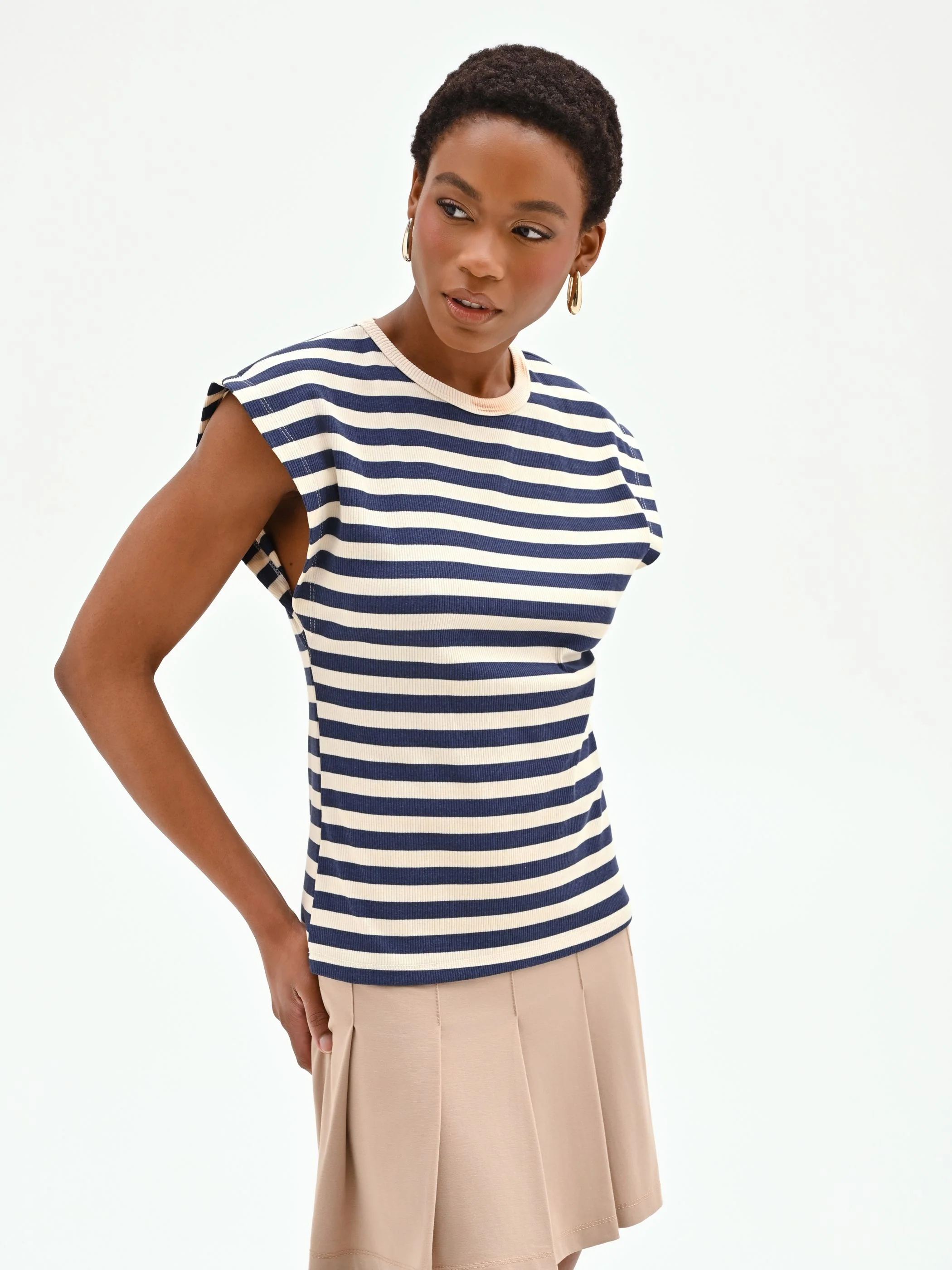 T-shirt in cotone a righe blu con spalla estesa - Image 3