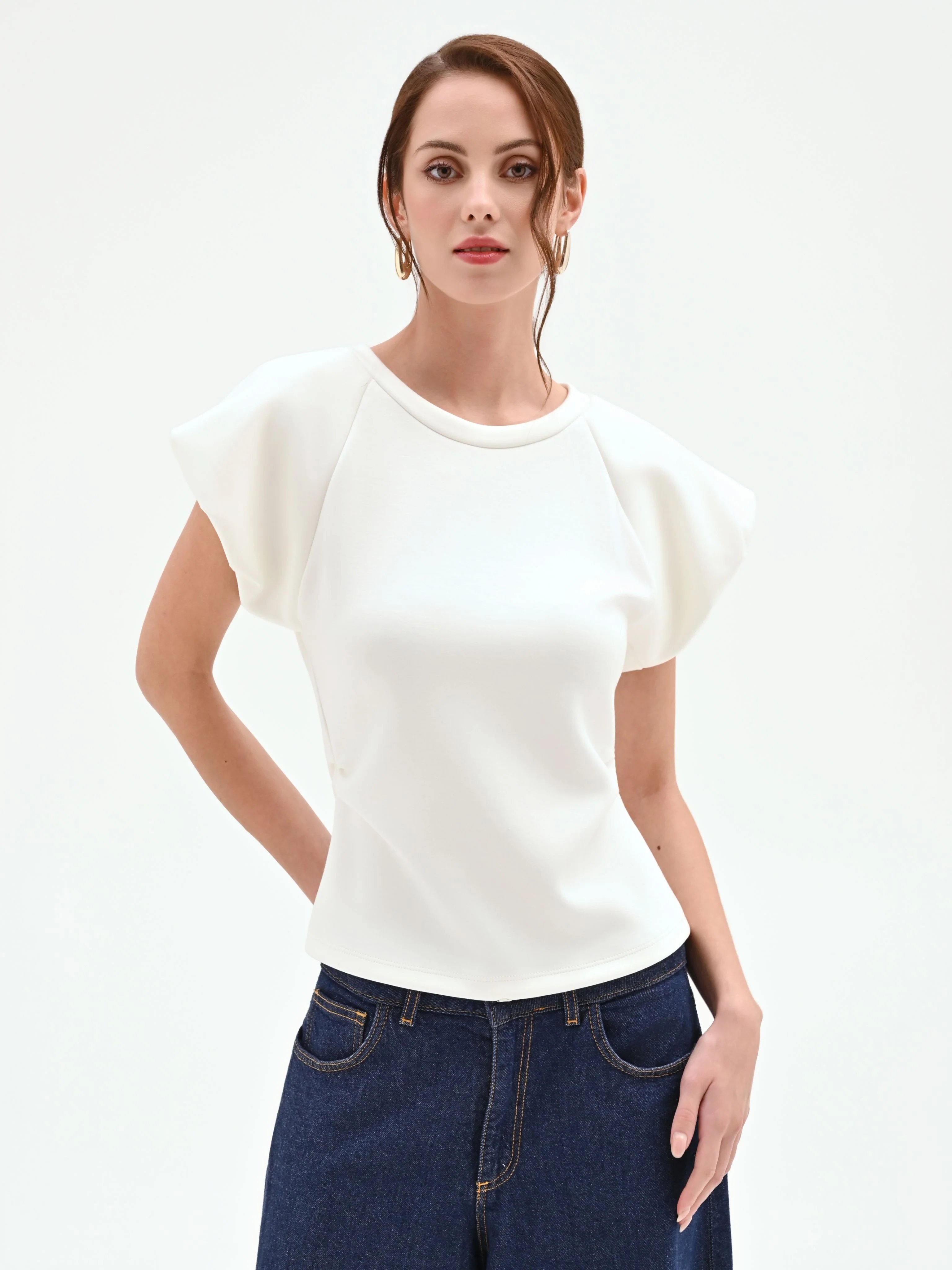 T-shirt panna bianco con maniche strutturate - Image 4