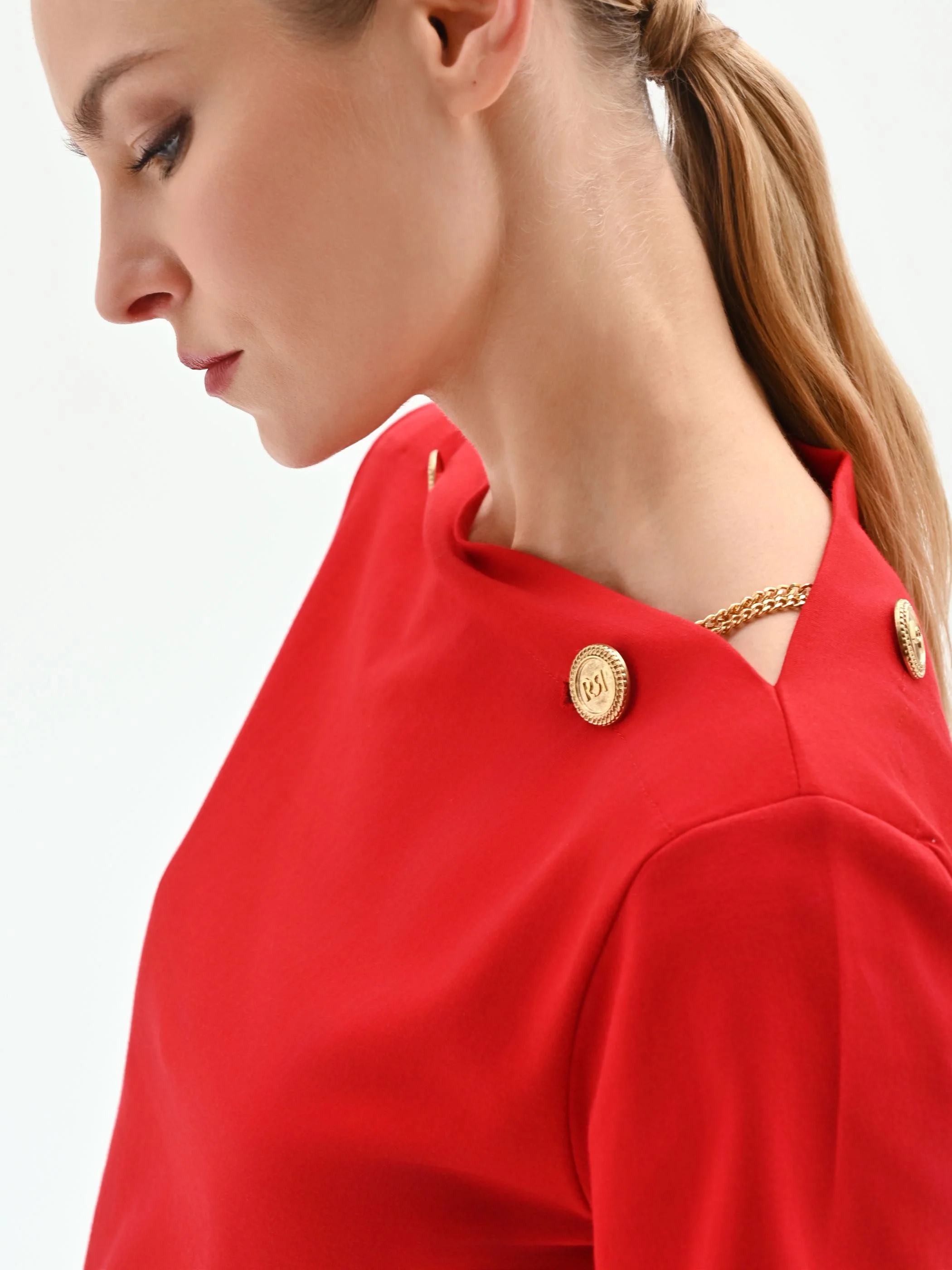 T-shirt rossa con dettagli oro - Image 4