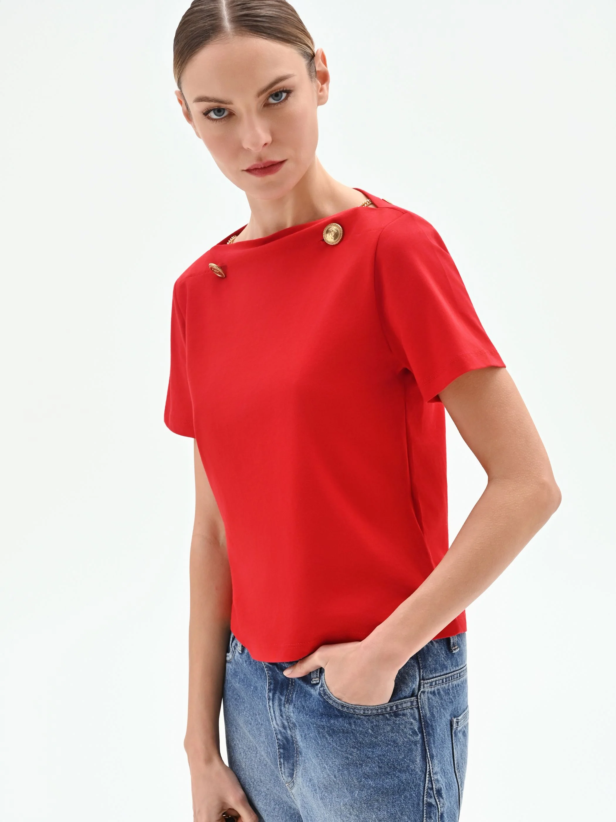 T-shirt rossa con dettagli oro - Image 5