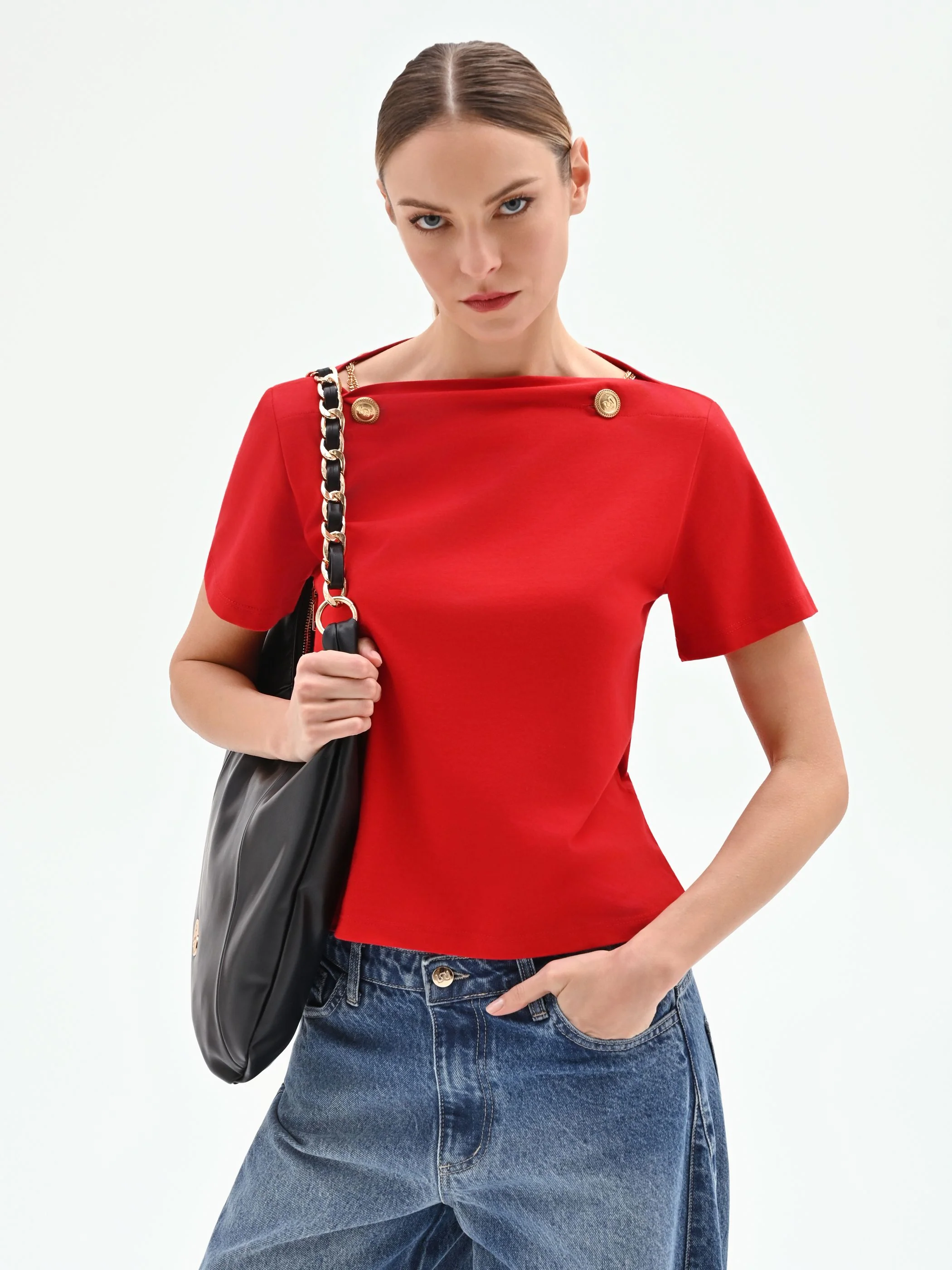 T-shirt rossa con dettagli oro - Image 6