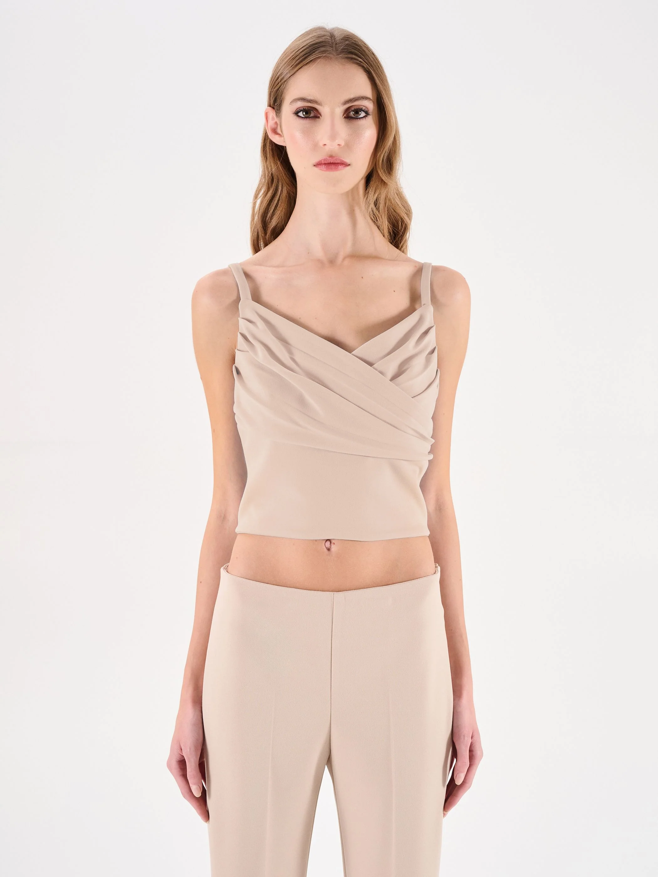 Top beige chiaro con incrocio drappeggiato - Image 2