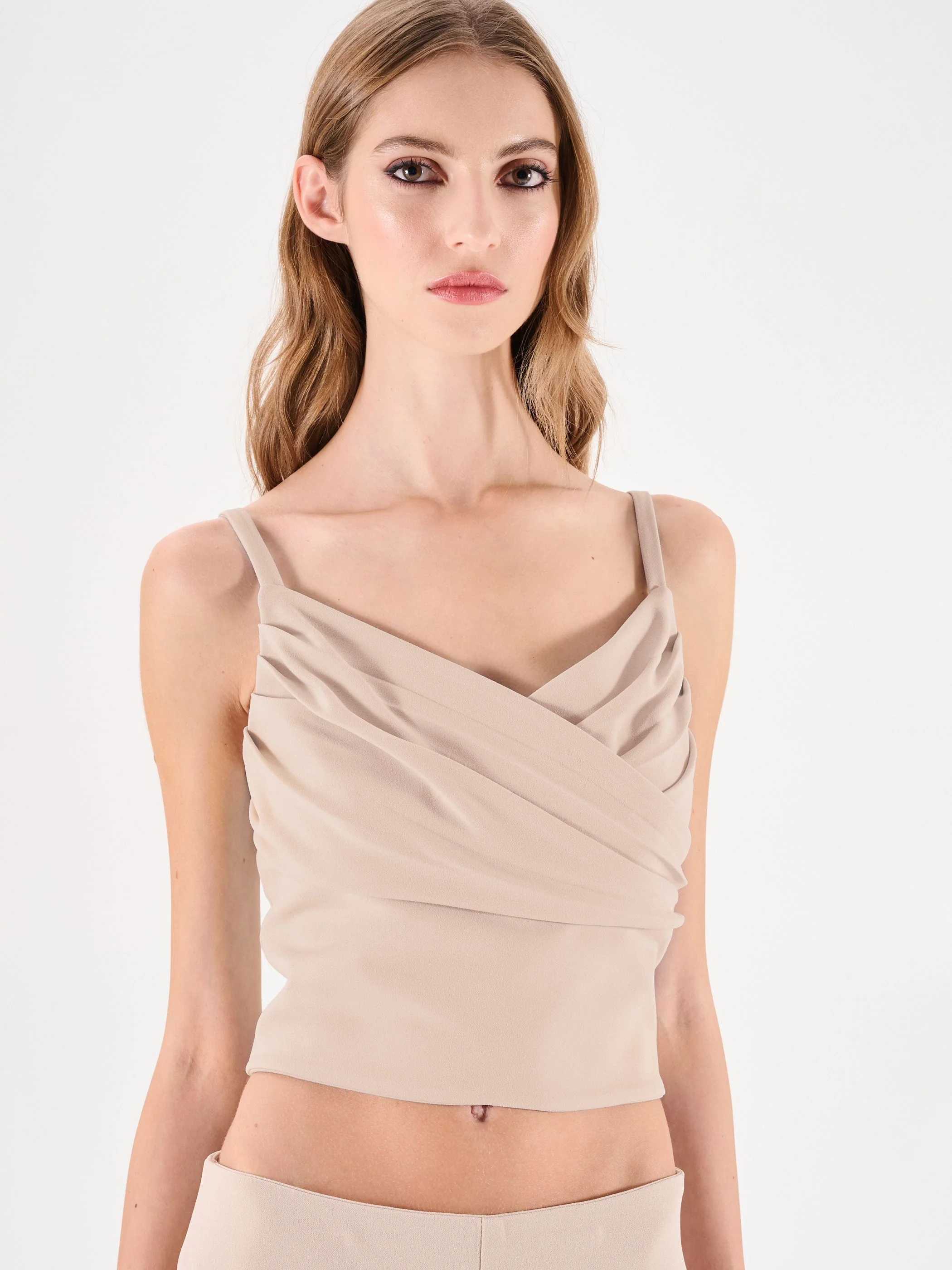 Top beige chiaro con incrocio drappeggiato - Image 4