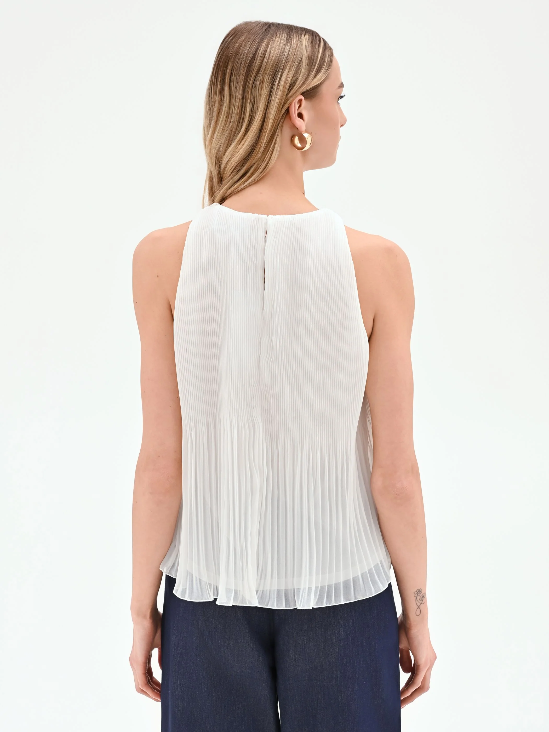 Top bianco plissettato con scollo all'americana - Image 2