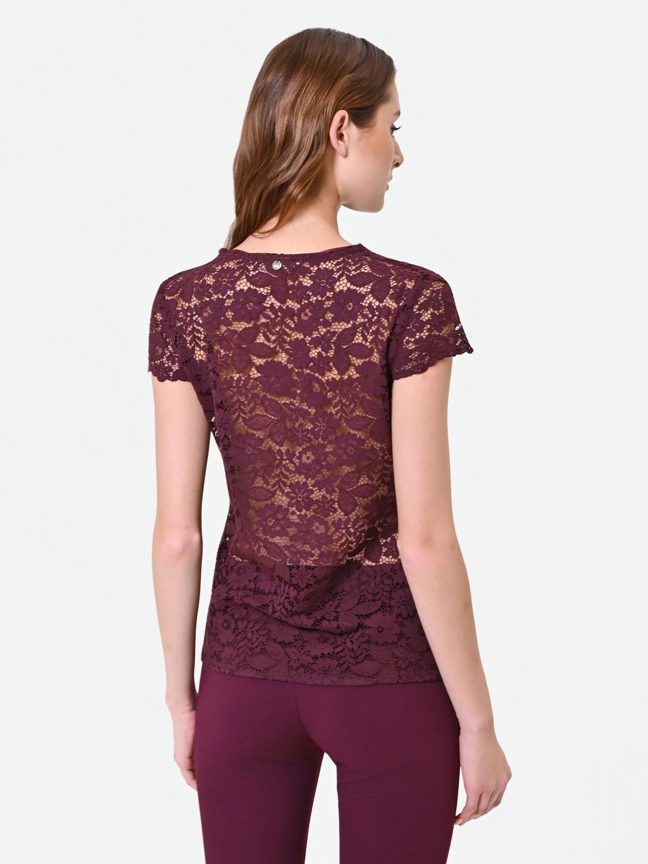 Top bordeaux in pizzo con scollo incrociato - Image 5