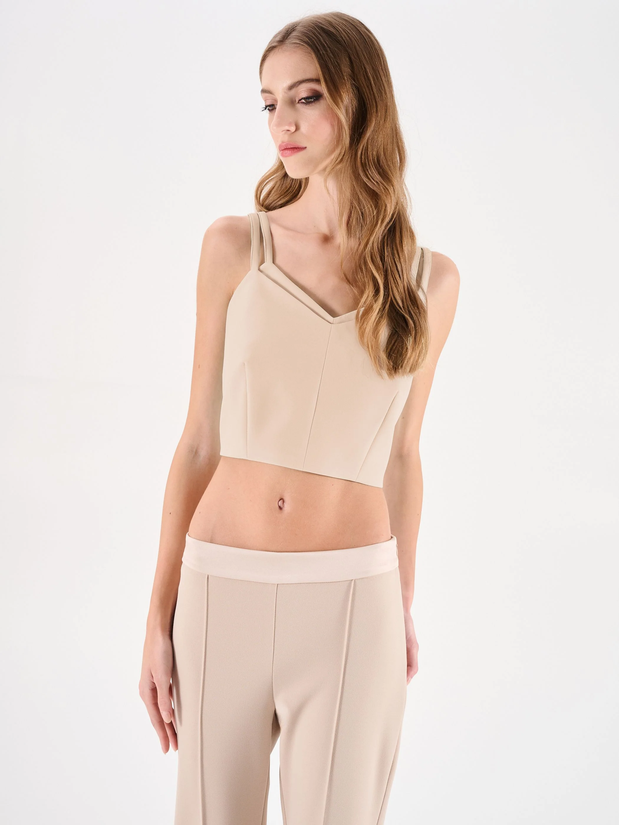 Top crop beige chiaro con doppie spalline - Image 5