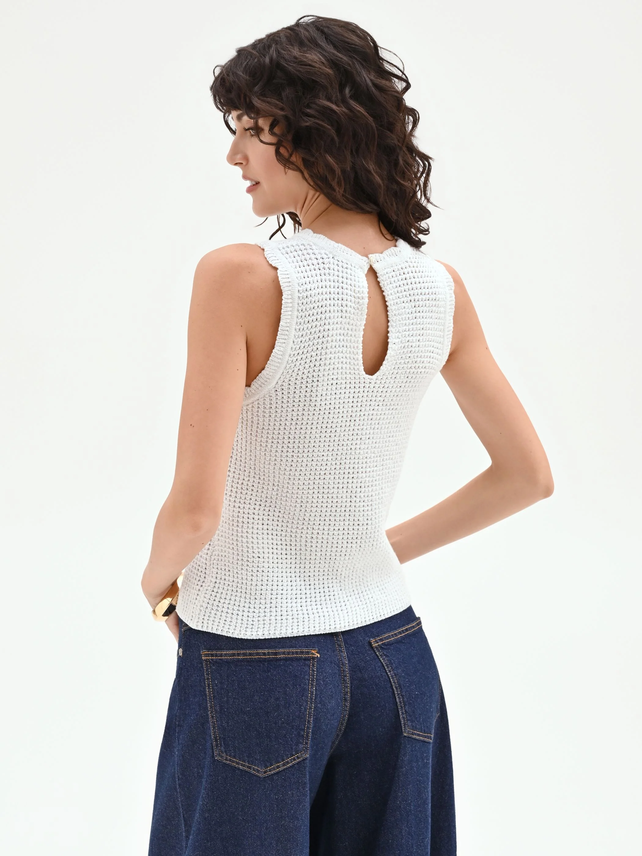 Top in maglia bianca con orli smerlati - Image 3