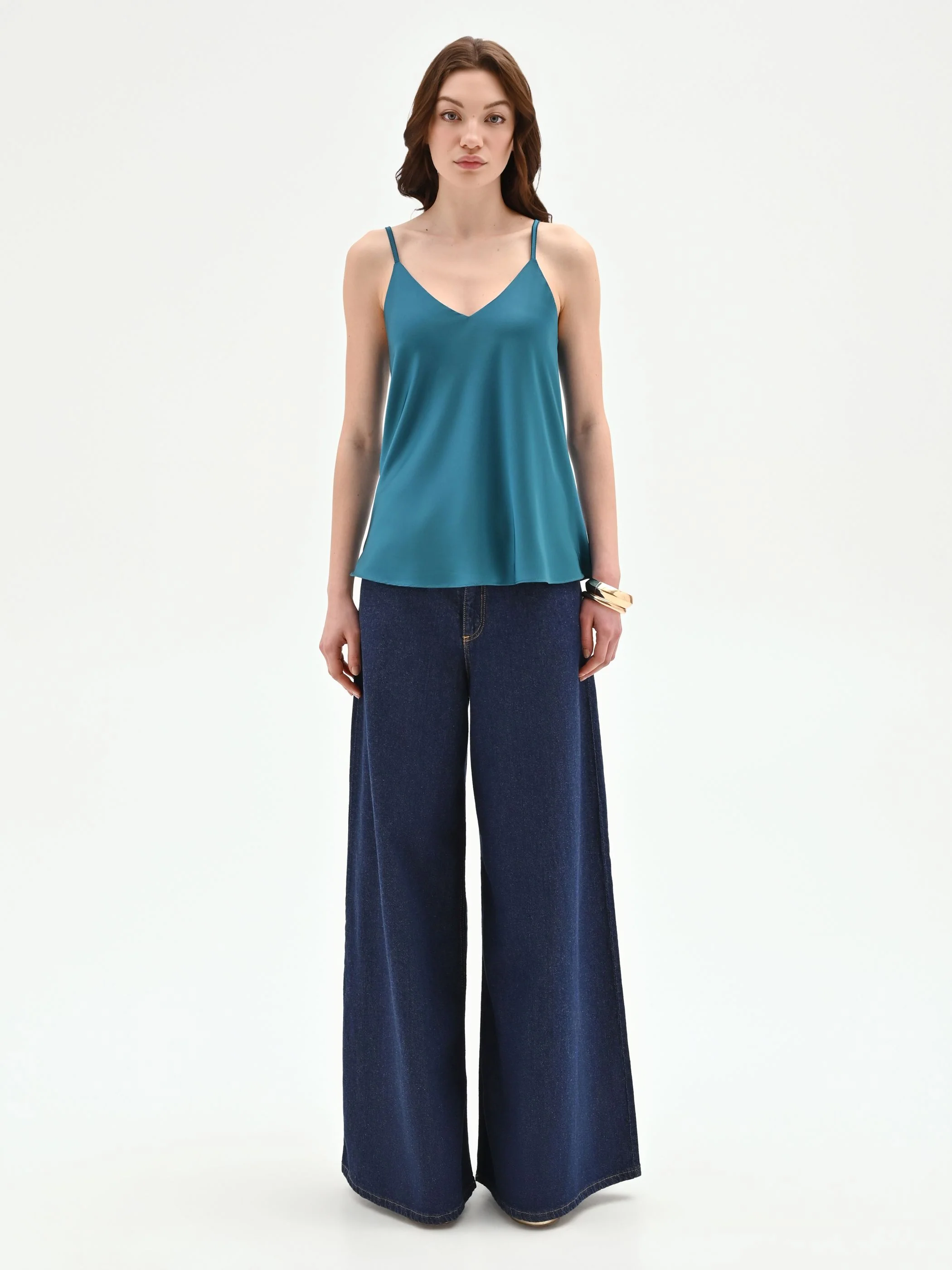 Top rosa in raso con scollo a v