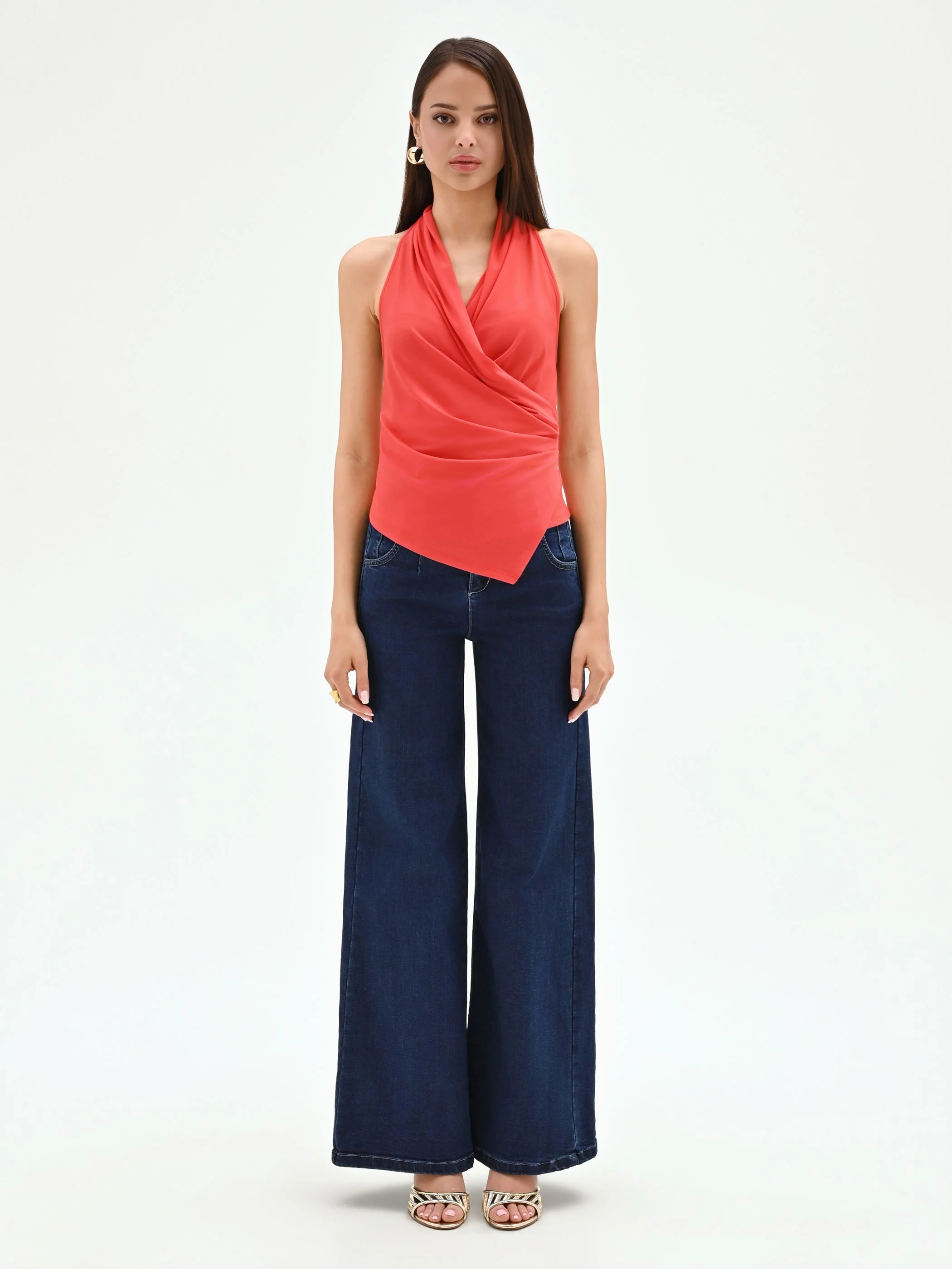 Top rosso fragola con design a incrocio - Image 2