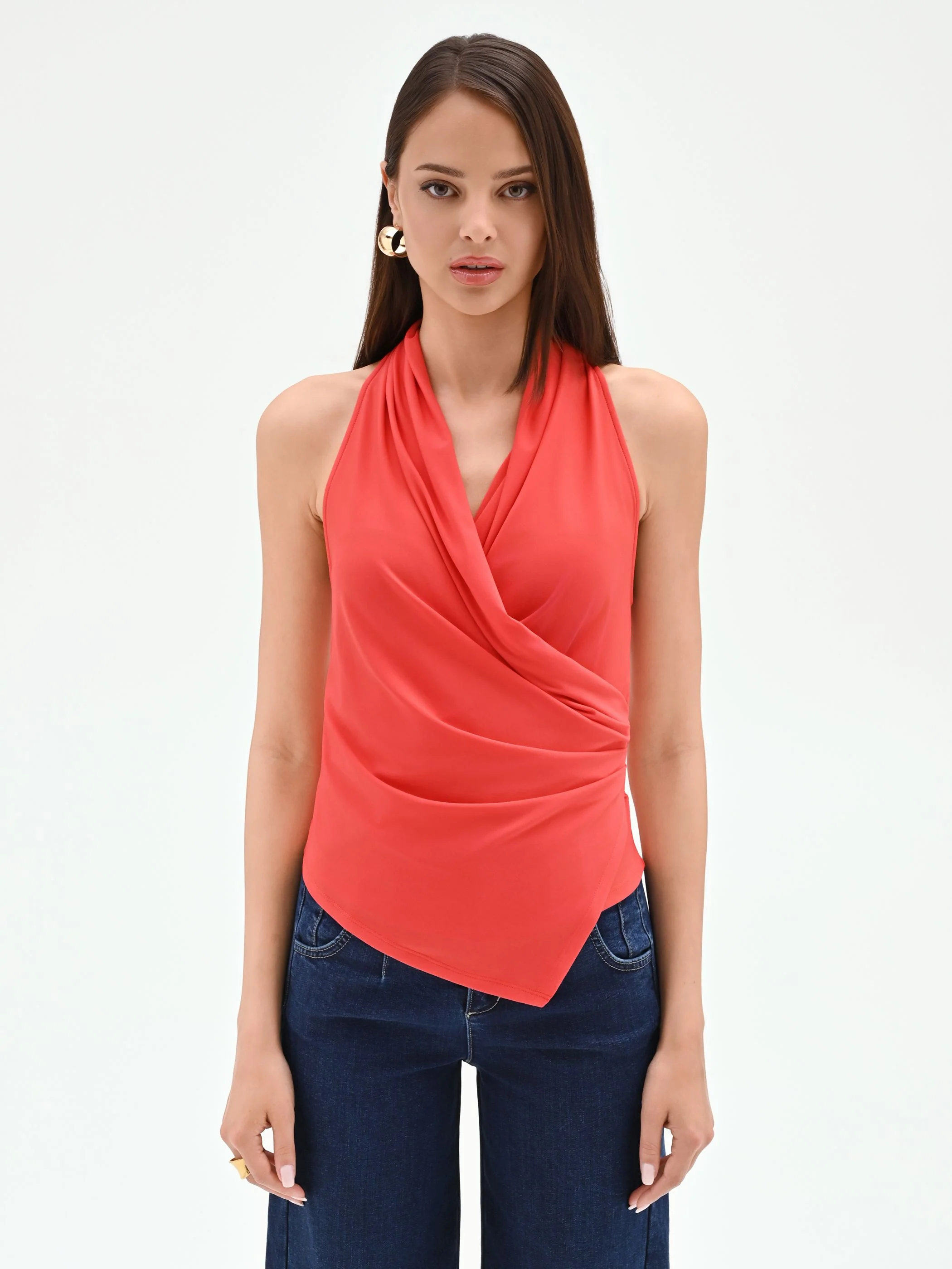 Top rosso fragola con design a incrocio - Image 3