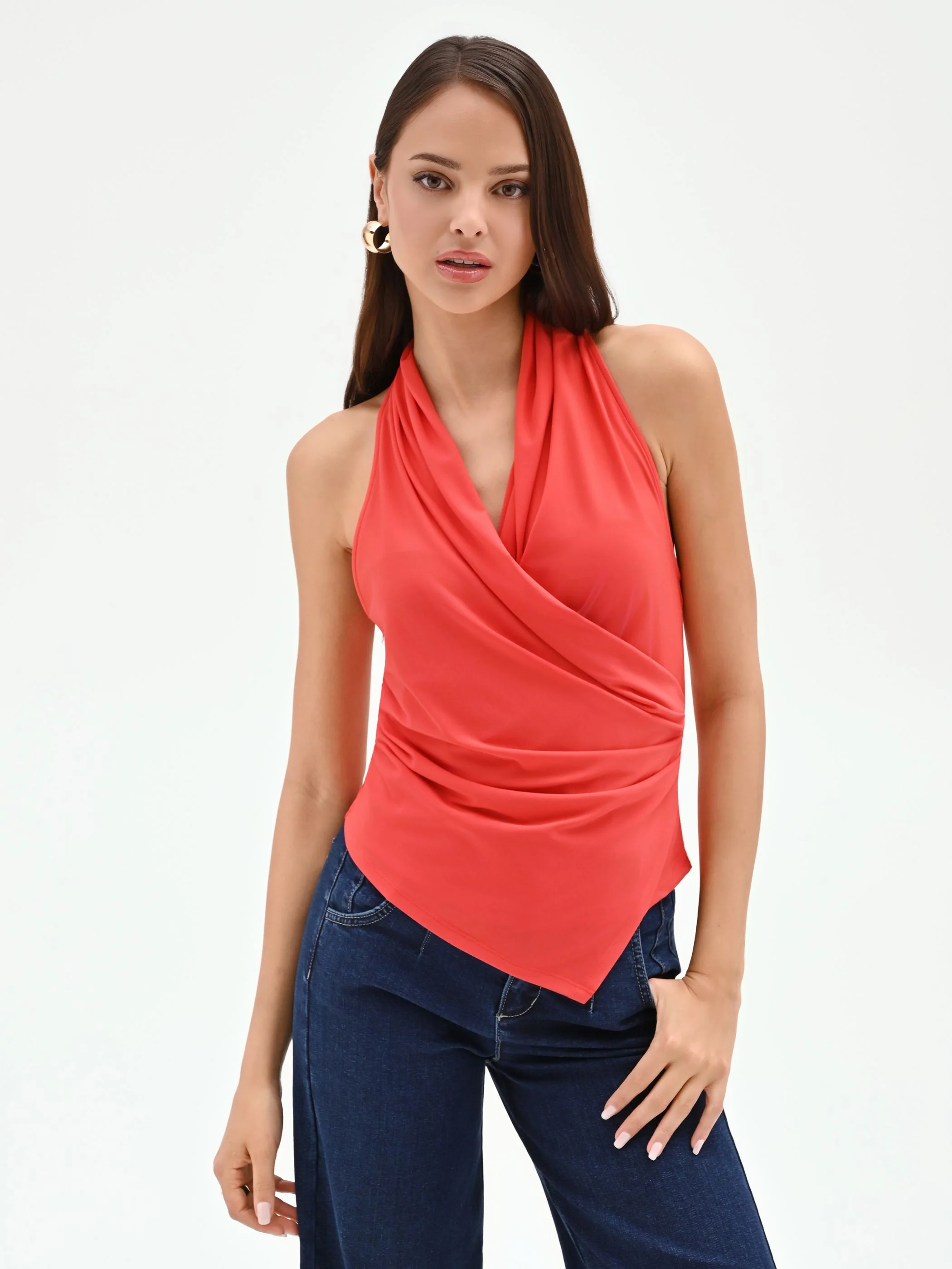 Top rosso fragola con design a incrocio - Image 5