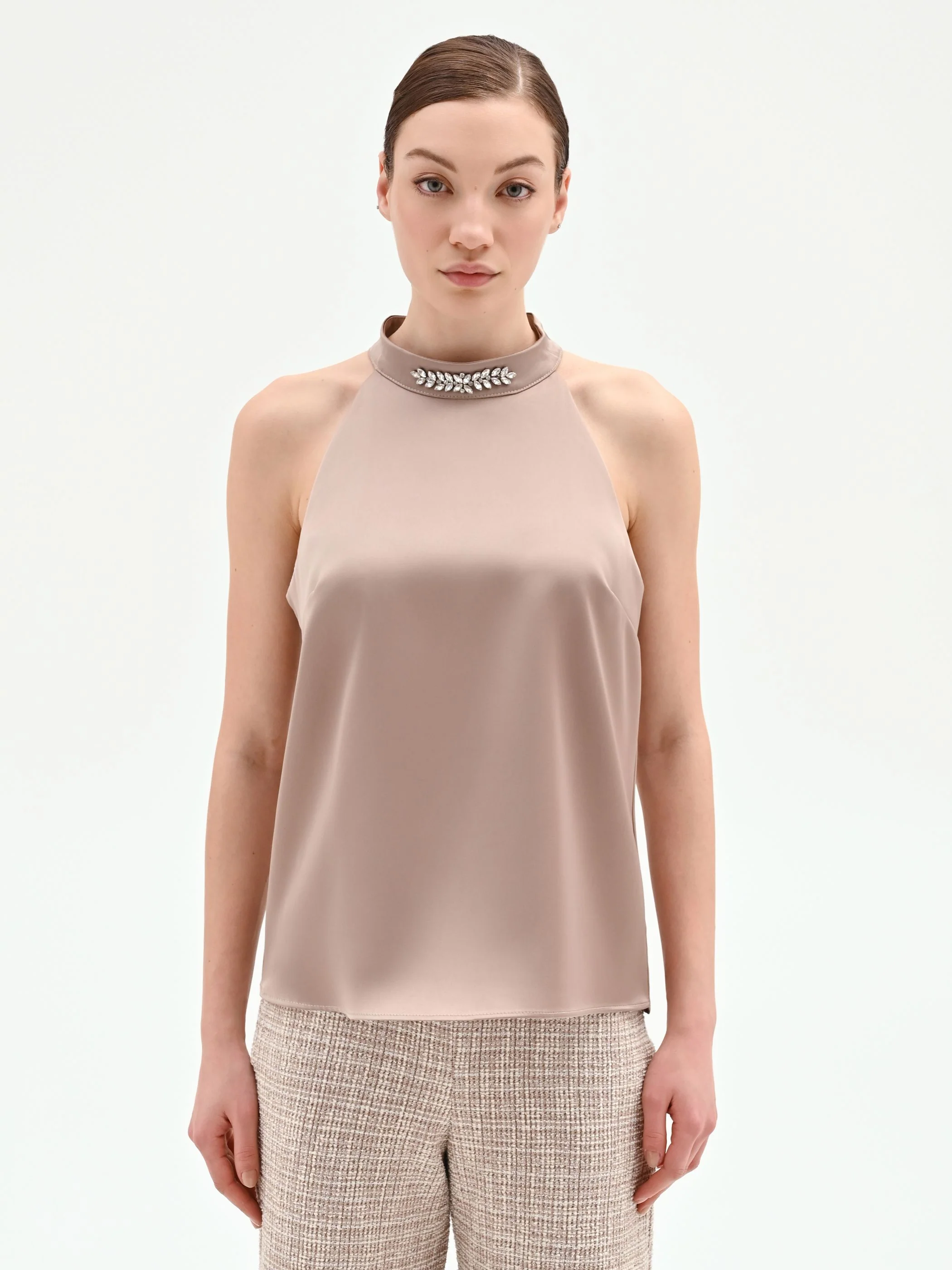 Top tortora beige in raso con applicazione gioiello - Image 2