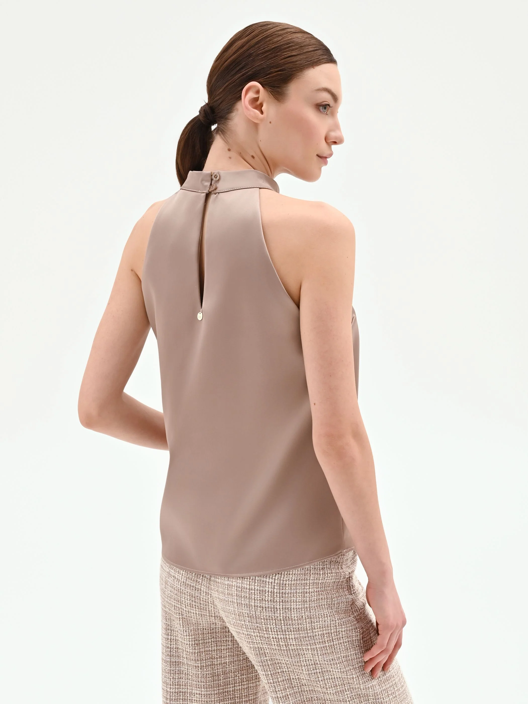 Top tortora beige in raso con applicazione gioiello - Image 3